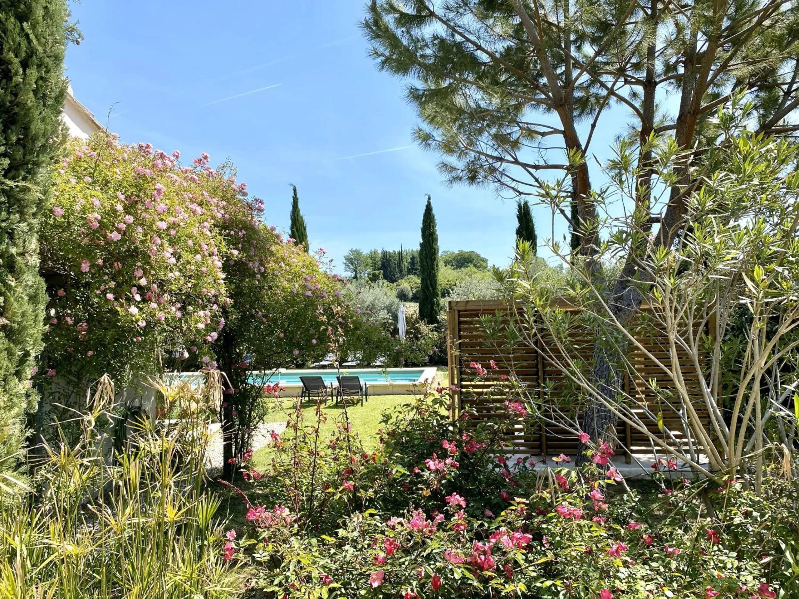 Property building in Le Jardin de Lau