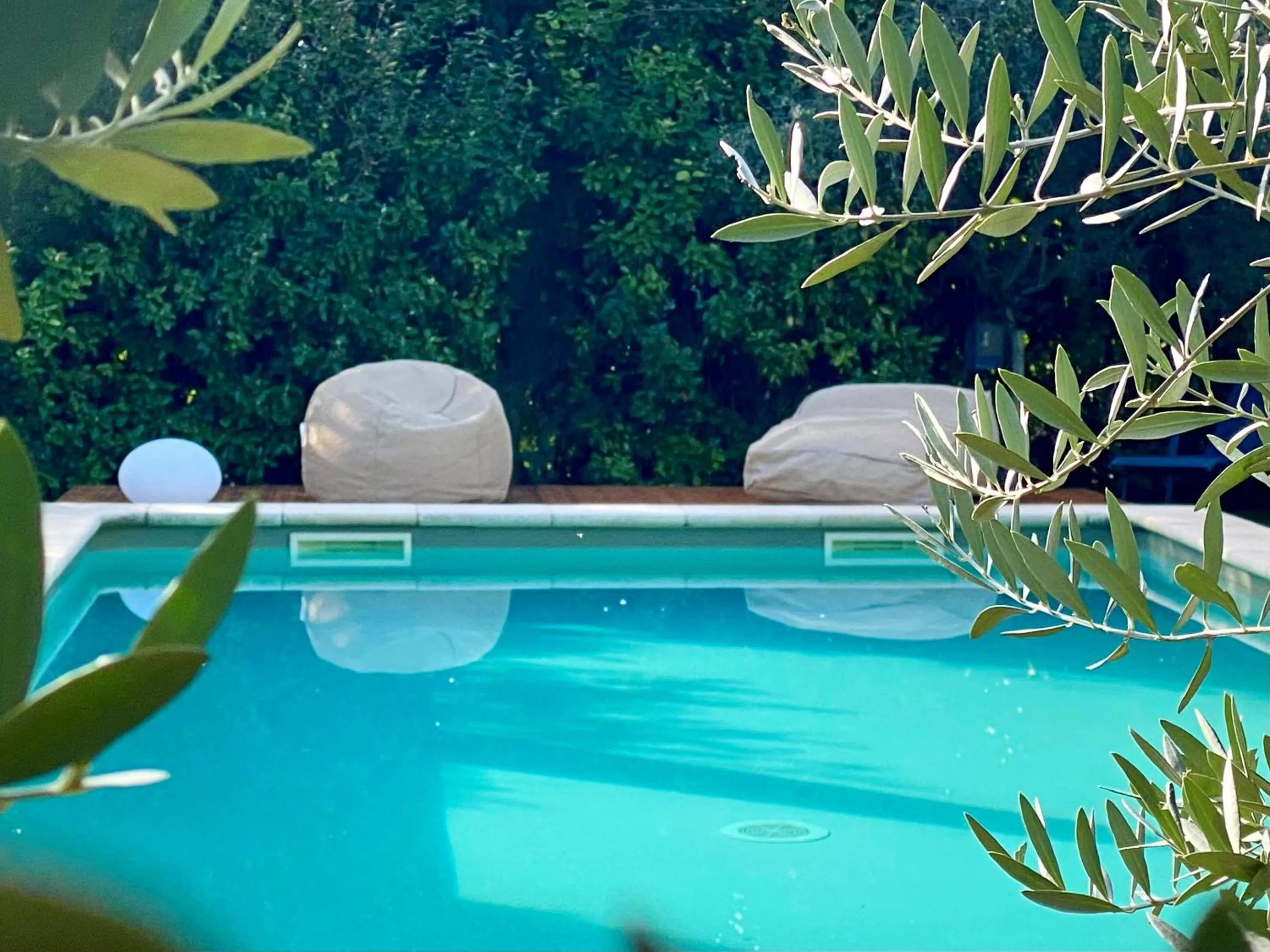 Pool view in Le Jardin de Lau