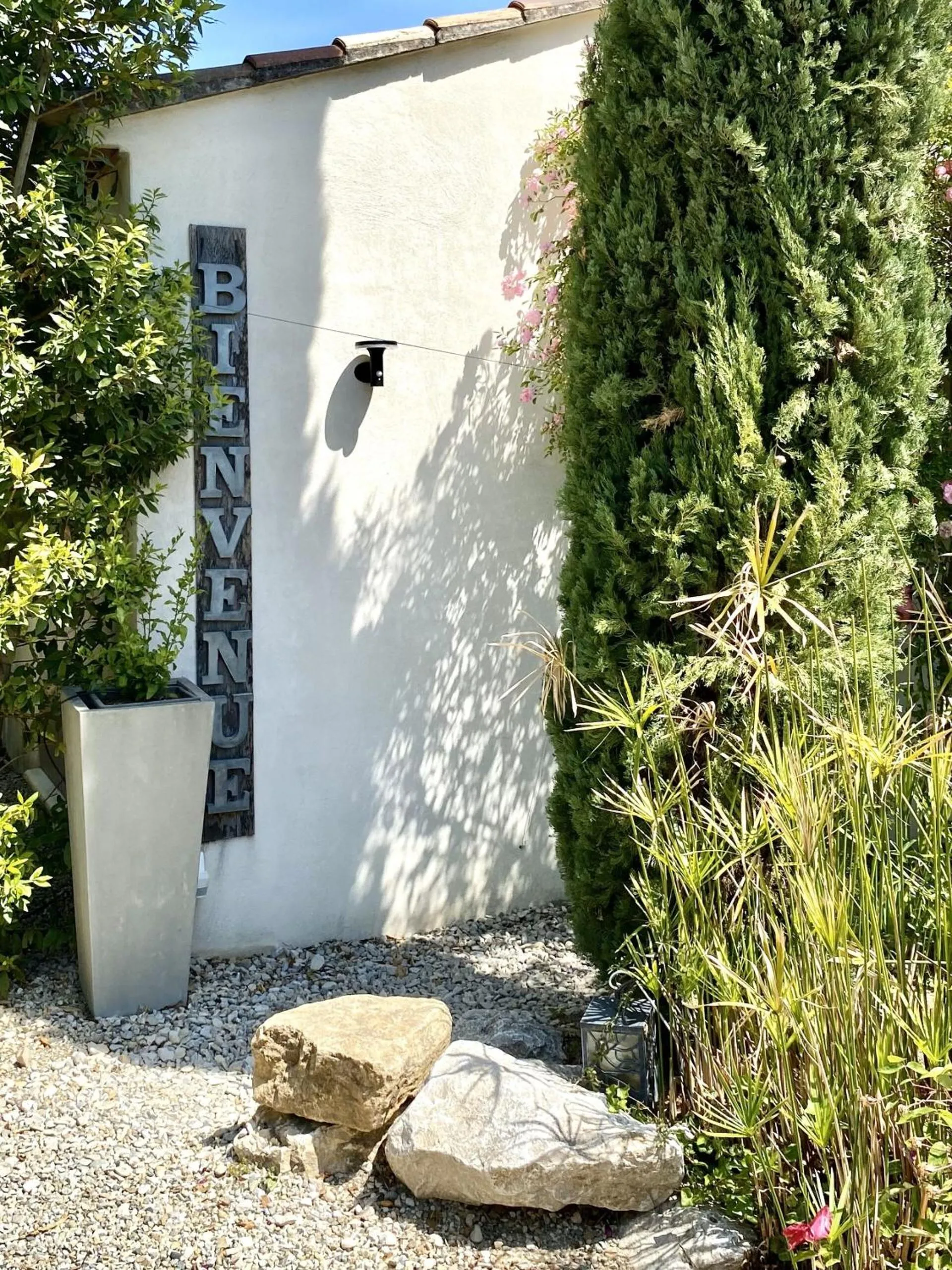 Property building in Le Jardin de Lau