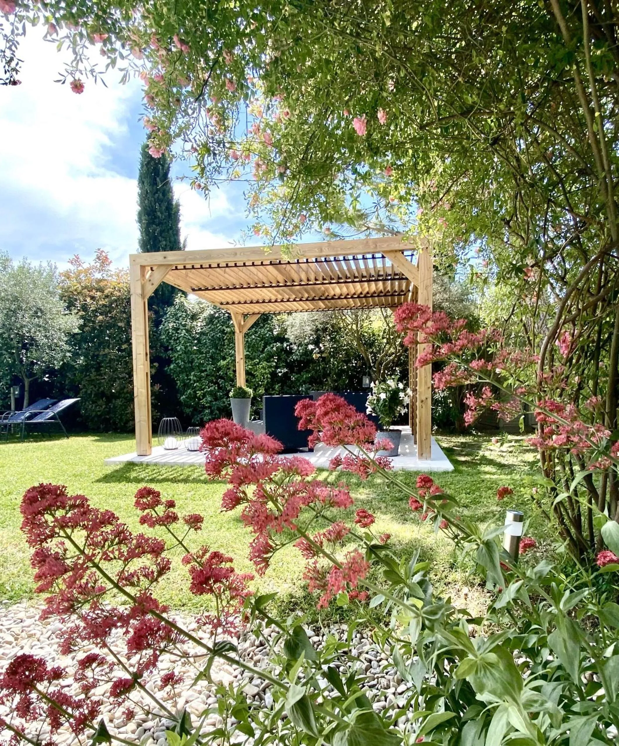 Property building in Le Jardin de Lau