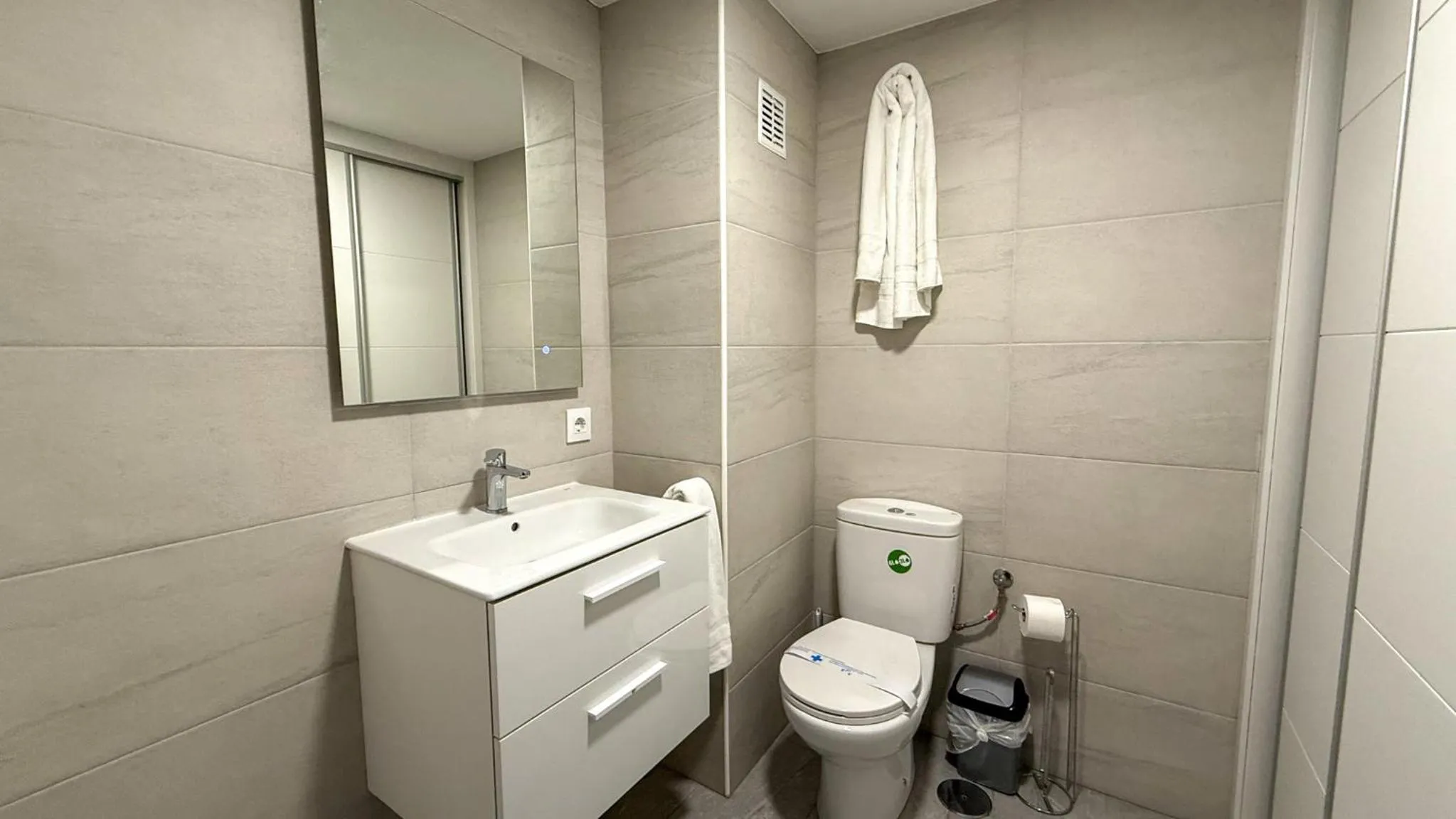 Shower in Apartamentos Esmeralda Unitursa