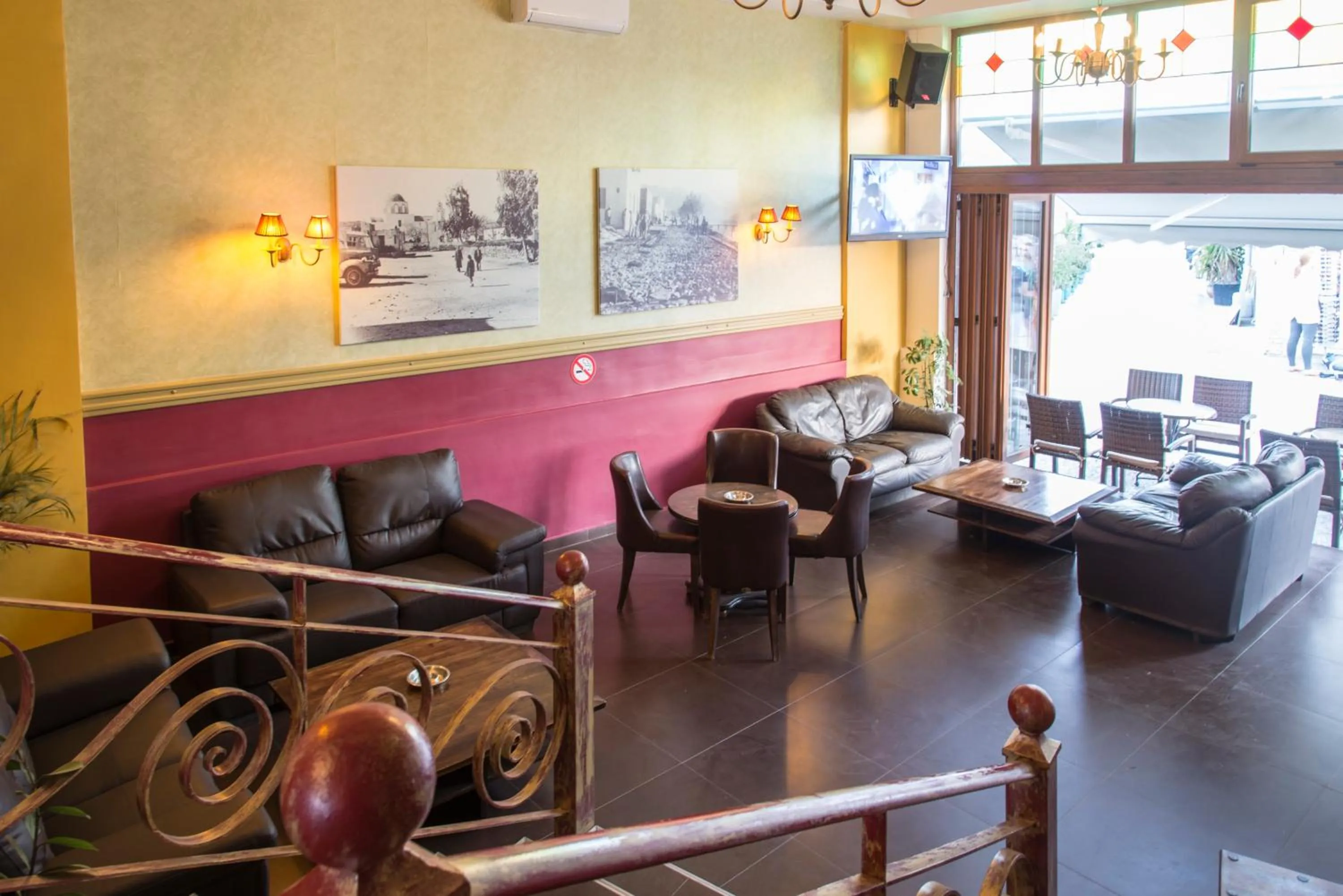 Communal lounge/ TV room in Rio Hotel