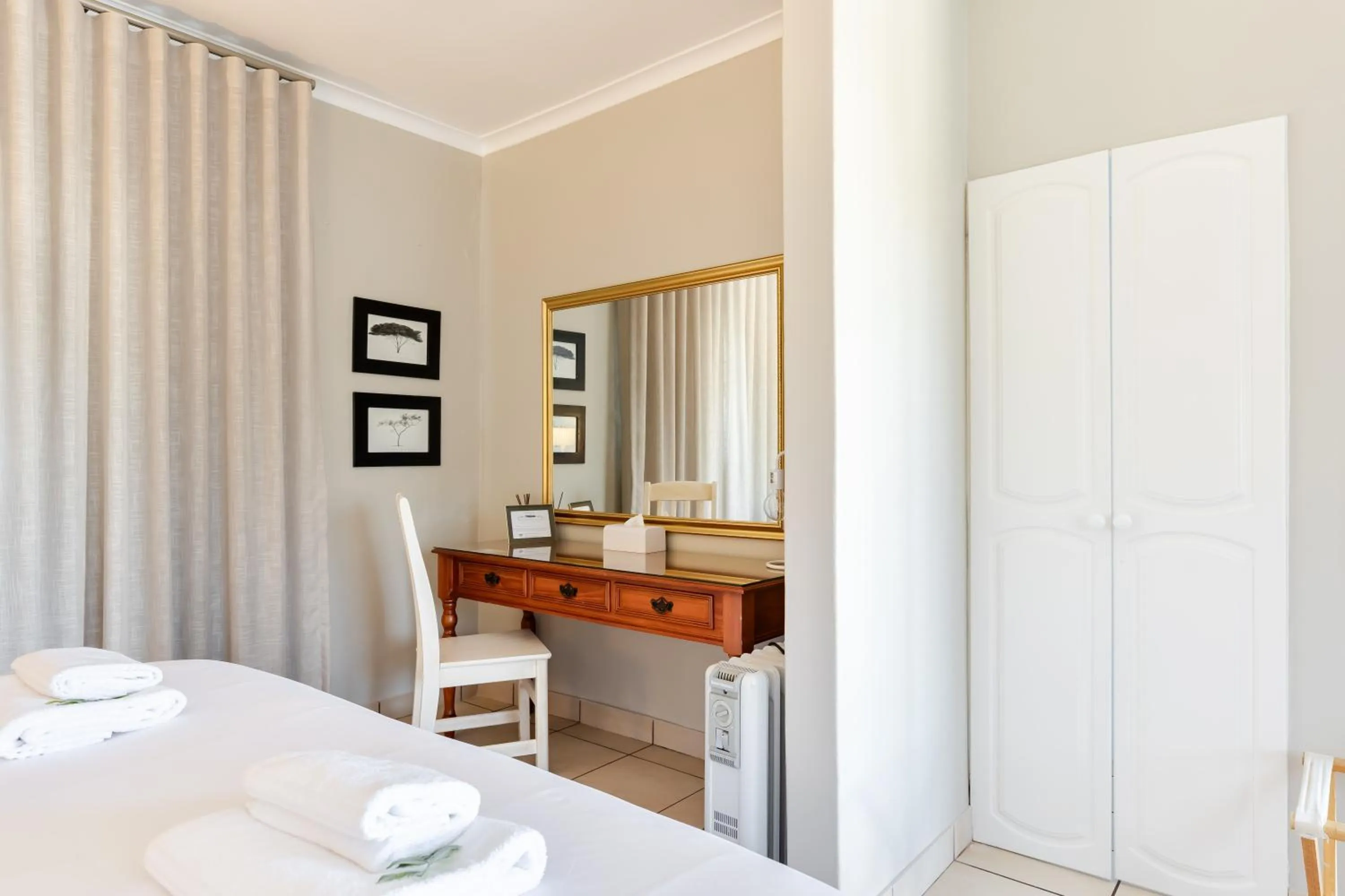 Seating area, Bed in Shandon Lodge Guest House & Spa