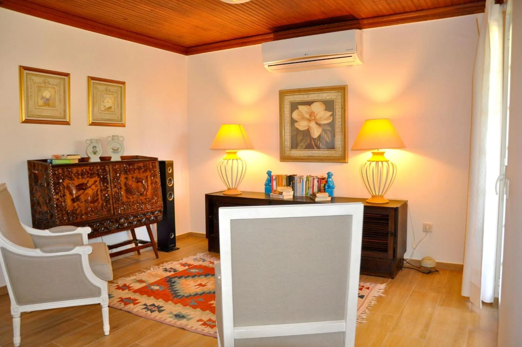 Communal lounge/ TV room in Fantastic for Family Gatherings, Optional Pool Heating, Free Air Con Wifi