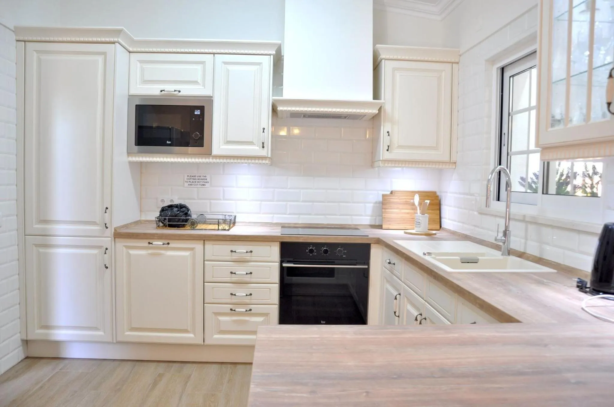 kitchen in Fantastic for Family Gatherings, Optional Pool Heating, Free Air Con Wifi
