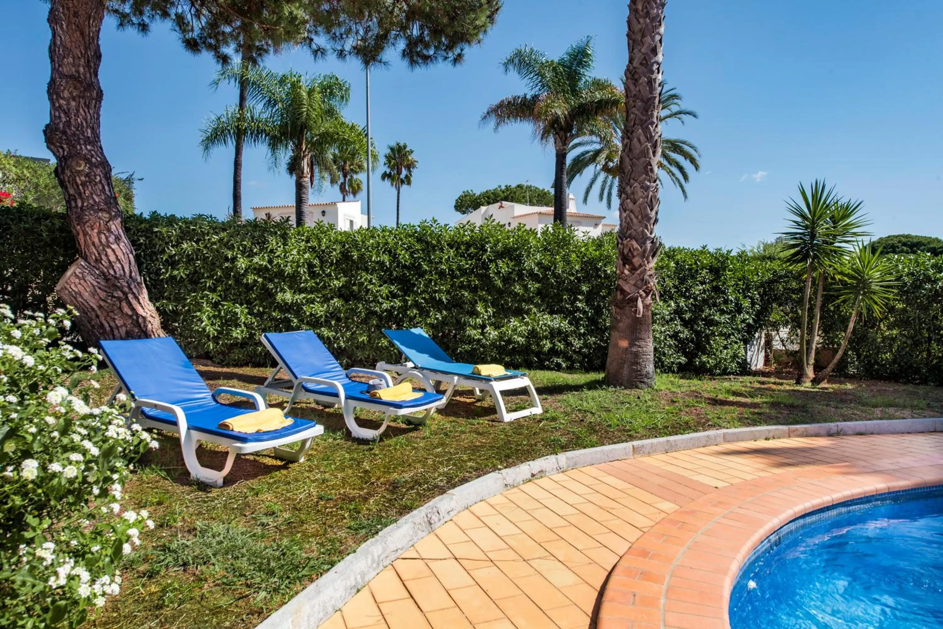 Garden in Exclusive Retreat in Vilamoura, private pool, off-street parking, Free AC wifi