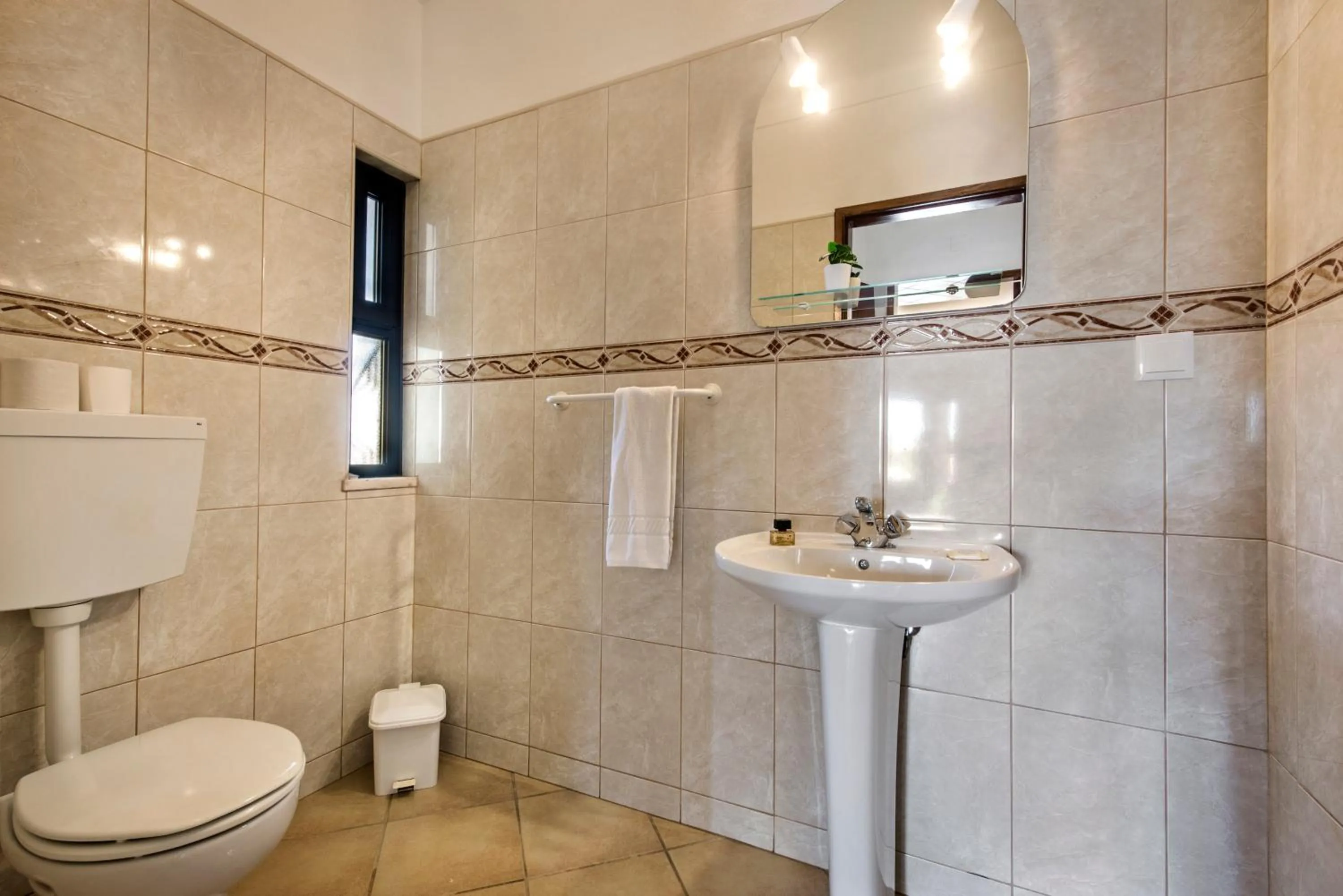 Bathroom in Exclusive Retreat in Vilamoura, private pool, off-street parking, Free AC wifi
