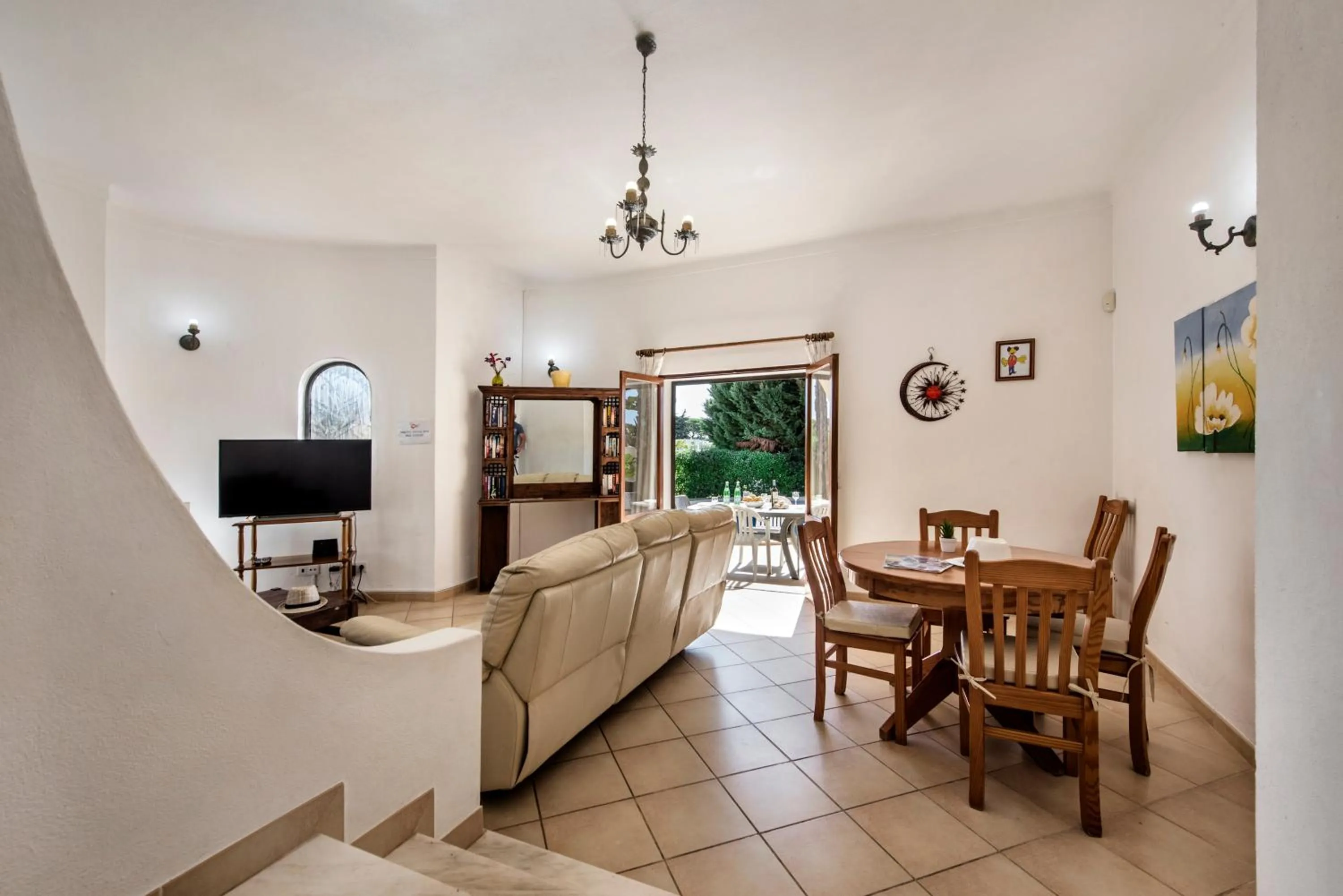 Living room in Exclusive Retreat in Vilamoura, private pool, off-street parking, Free AC wifi