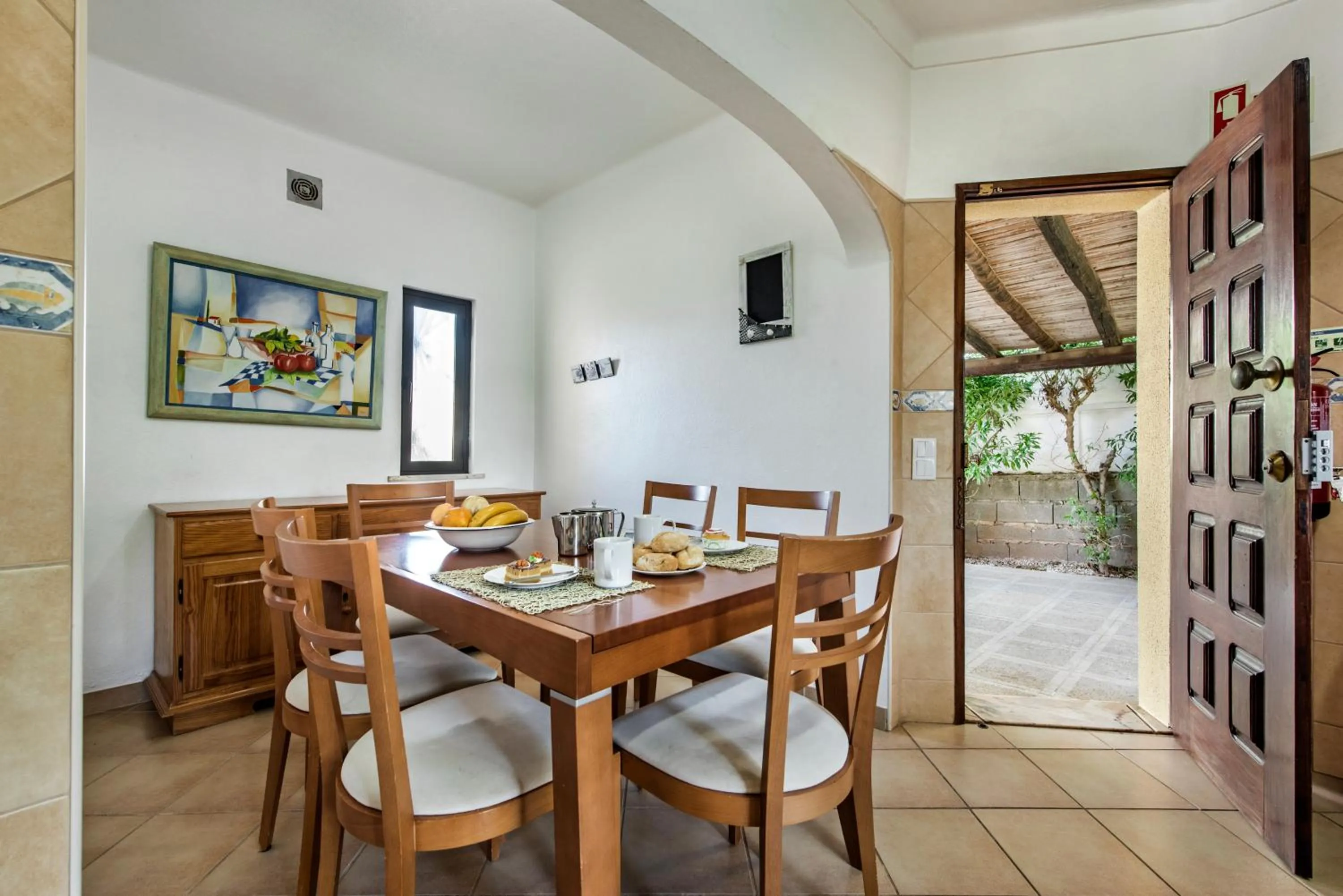 Dining area in Exclusive Retreat in Vilamoura, private pool, off-street parking, Free AC wifi