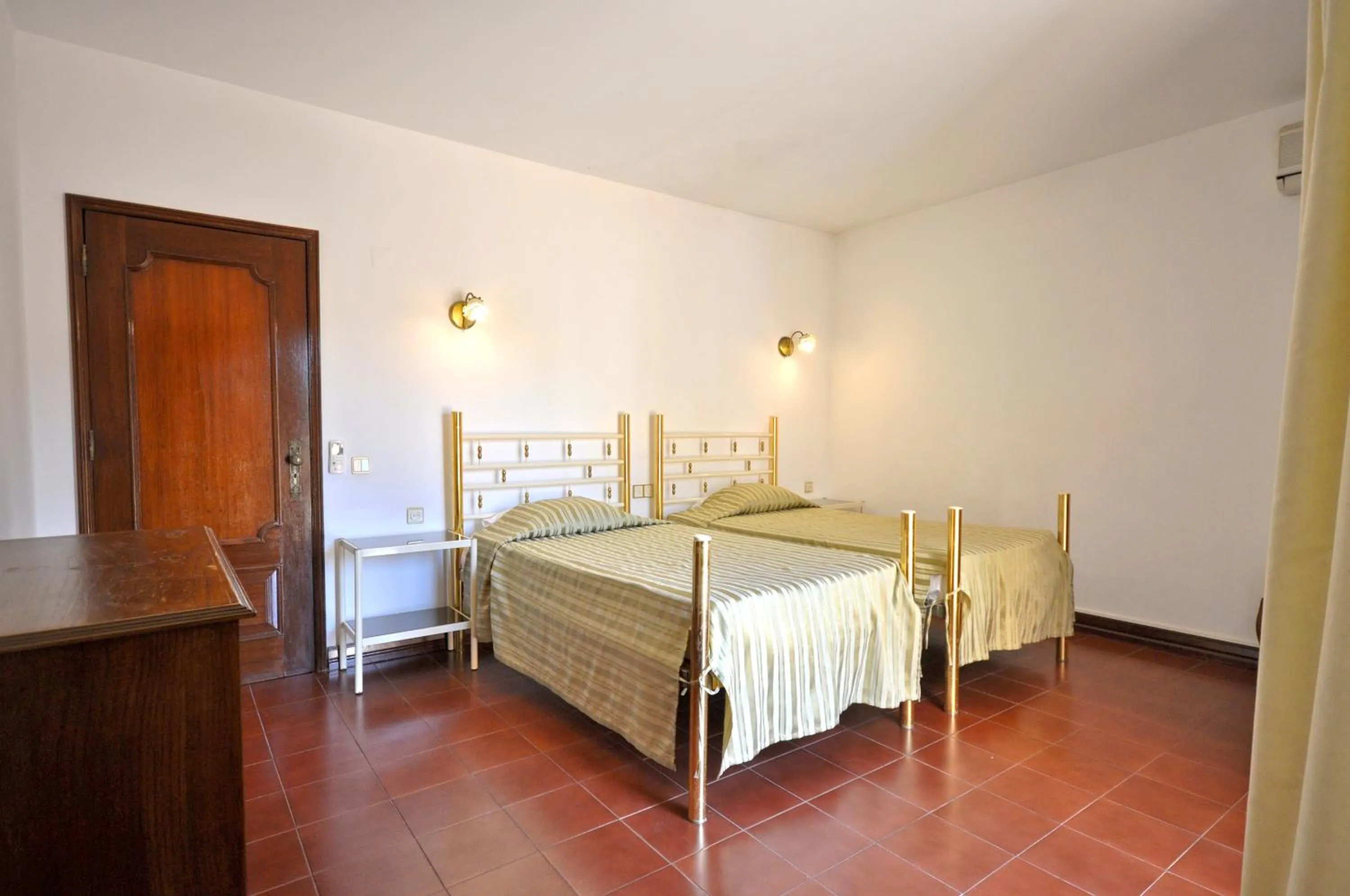 Bed in Set in good sized, mature gardens which afford a very good degree of privacy and