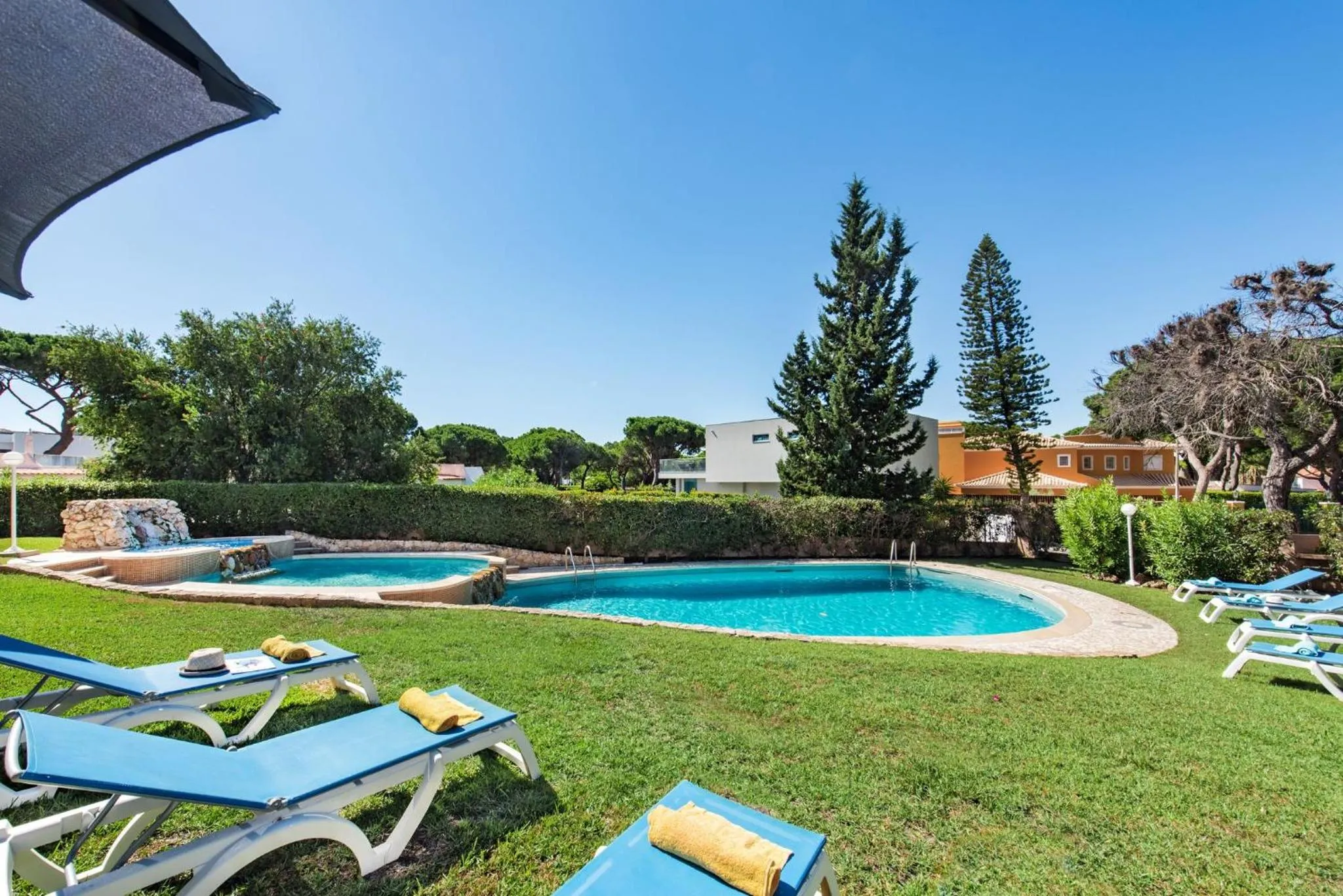 Summer in 5 En-Suite Bedrooms, close to centre, free AC WiFi