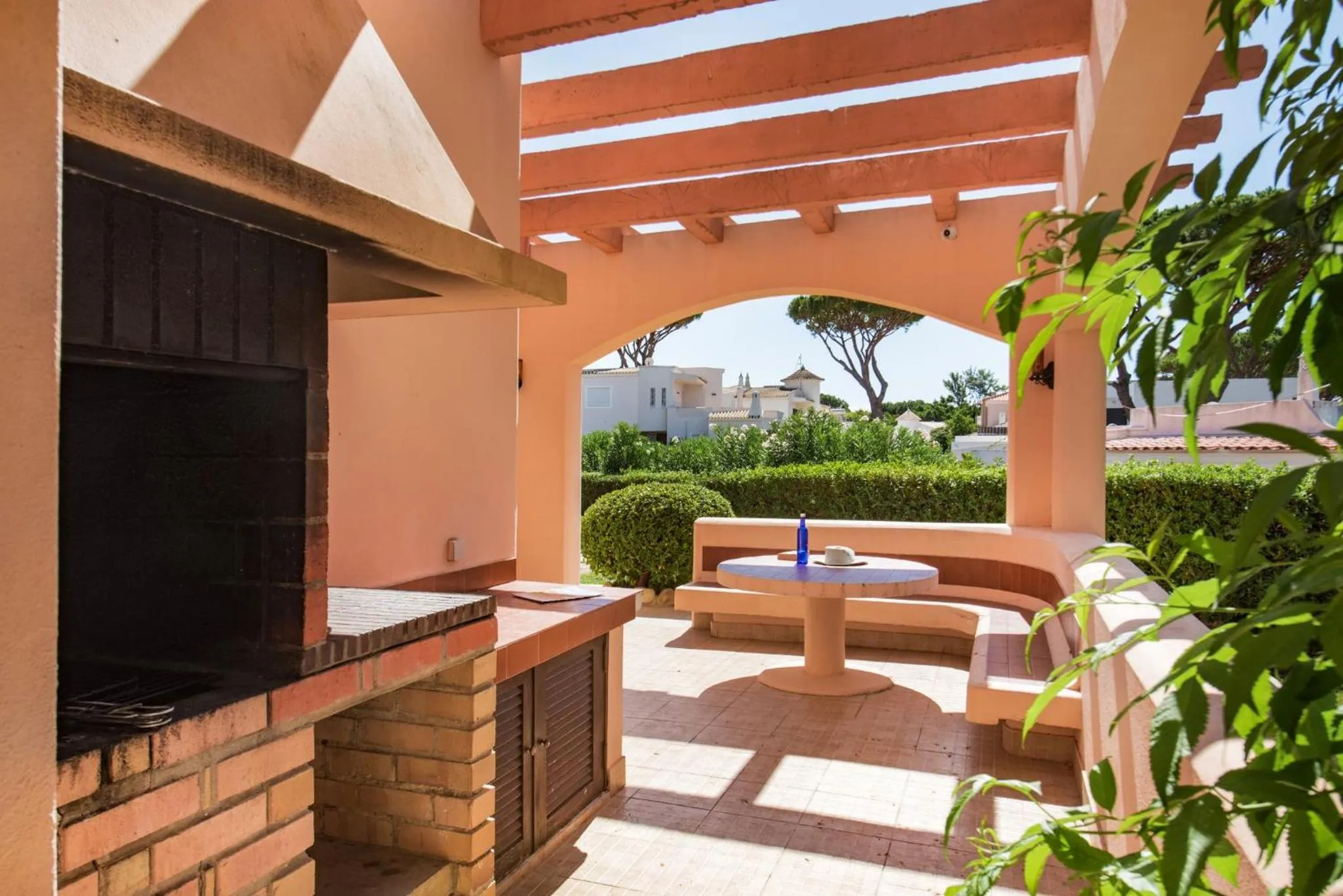 Patio in 5 En-Suite Bedrooms, close to centre, free AC WiFi