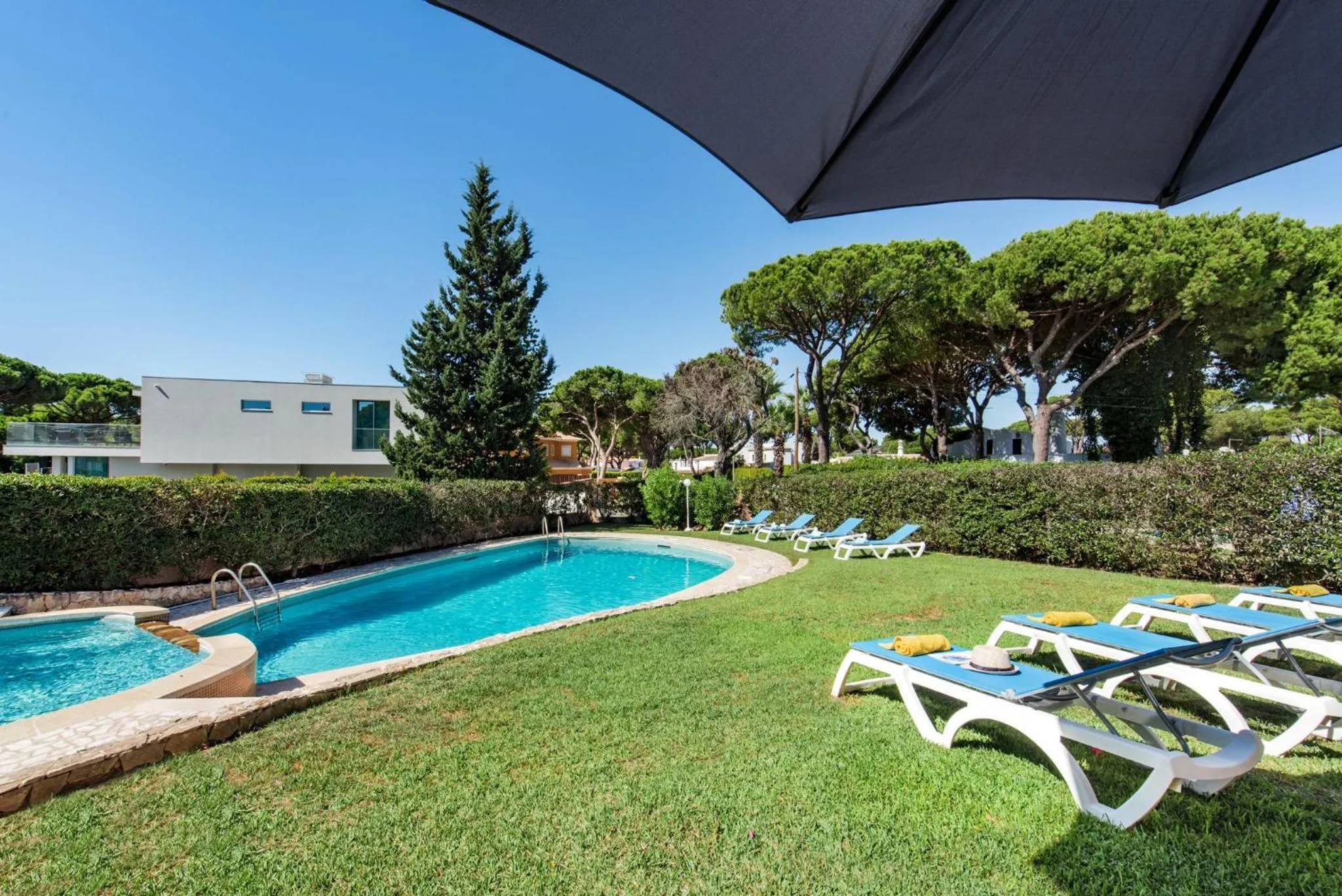 Summer in 5 En-Suite Bedrooms, close to centre, free AC WiFi