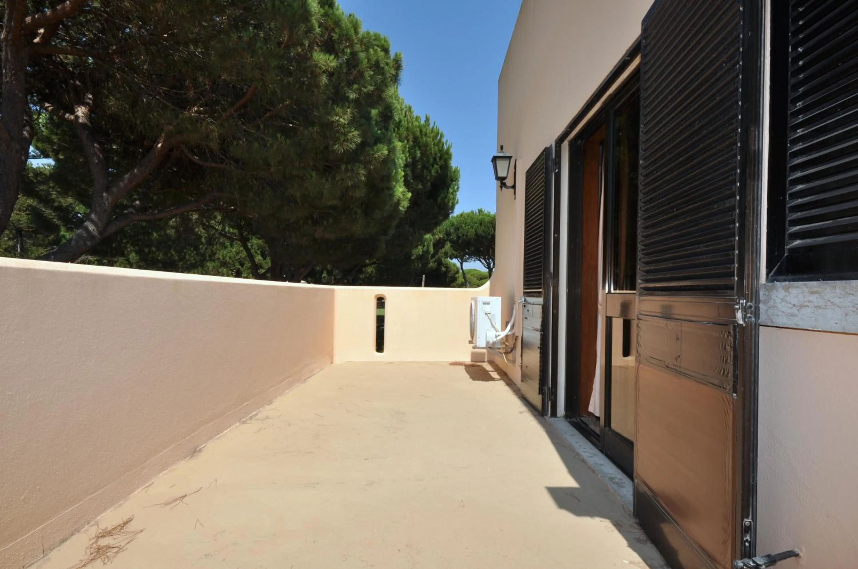 Set in good sized, mature gardens which afford a very good degree of privacy and