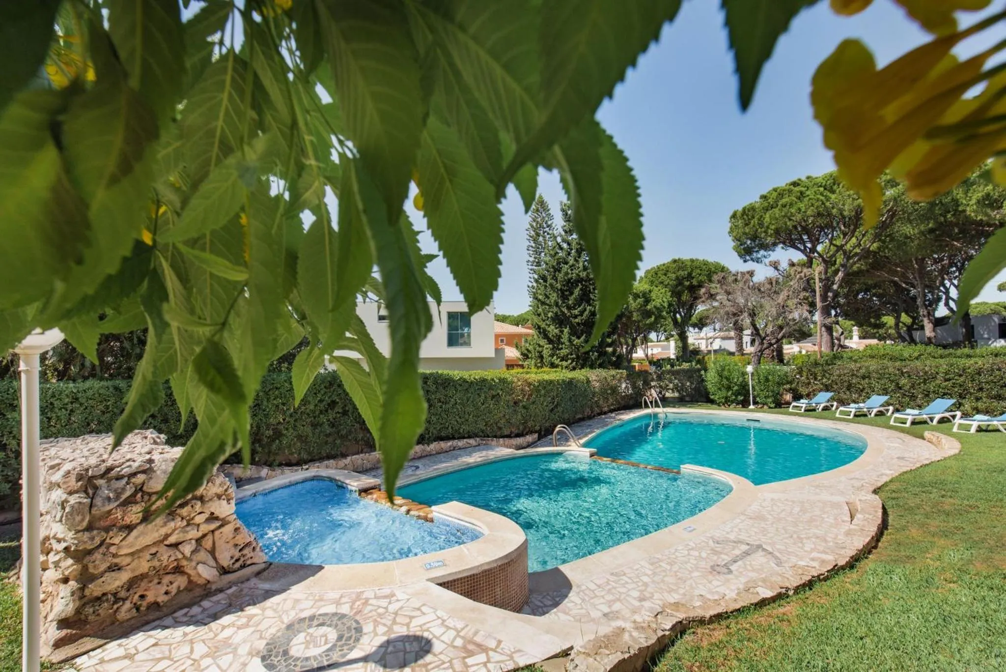 Summer in 5 En-Suite Bedrooms, close to centre, free AC WiFi