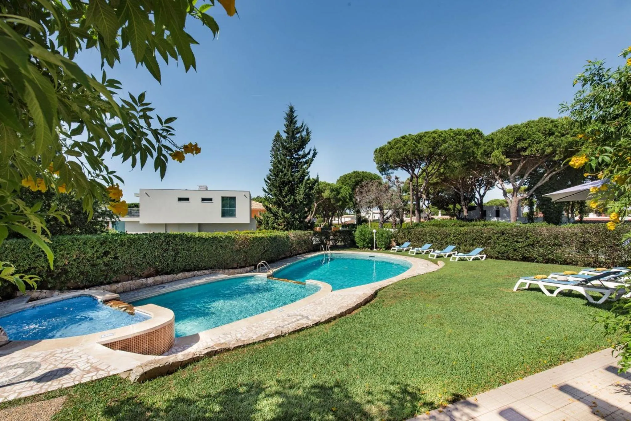 Summer in 5 En-Suite Bedrooms, close to centre, free AC WiFi