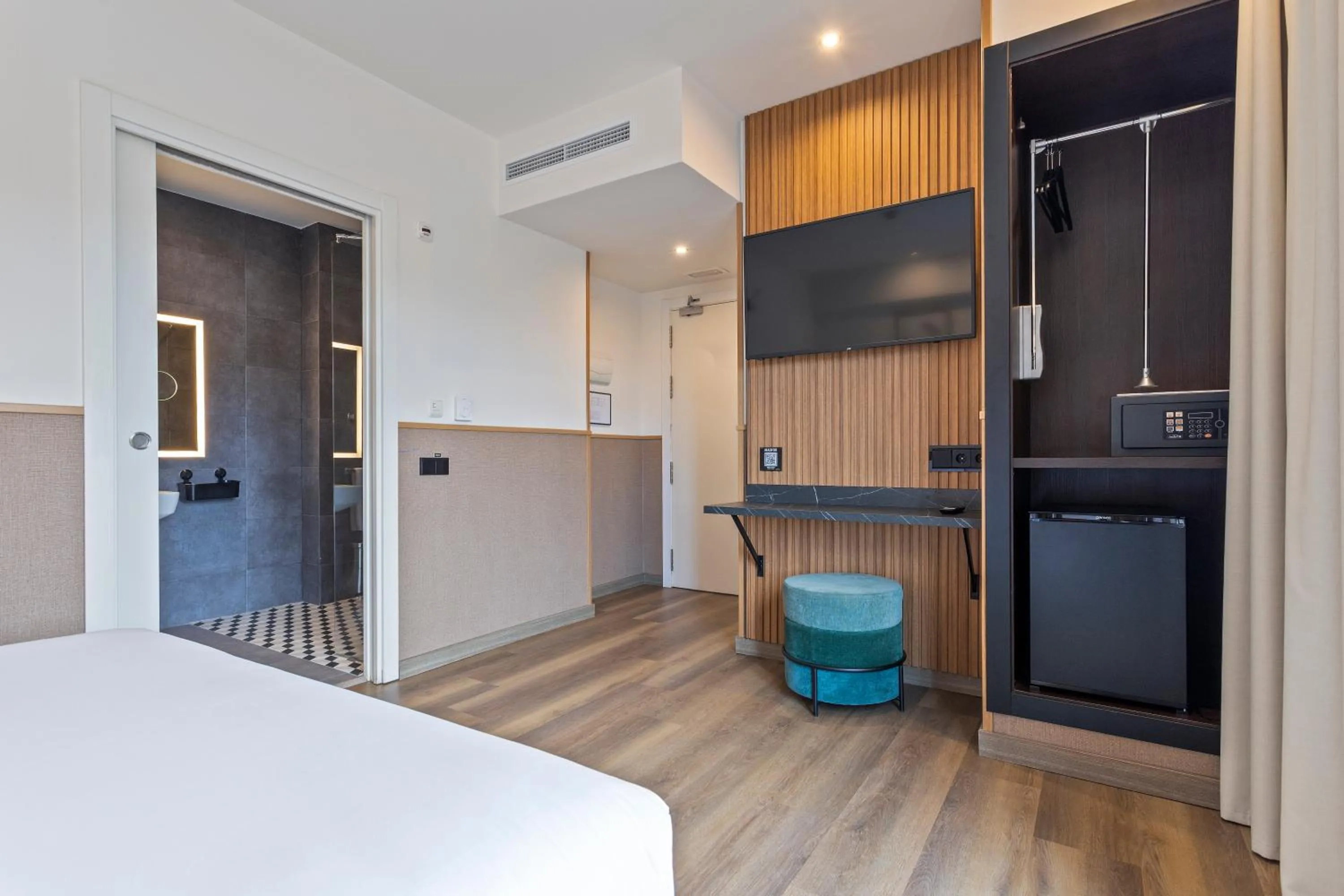 Bedroom, Bed in Hotel Acta Madfor