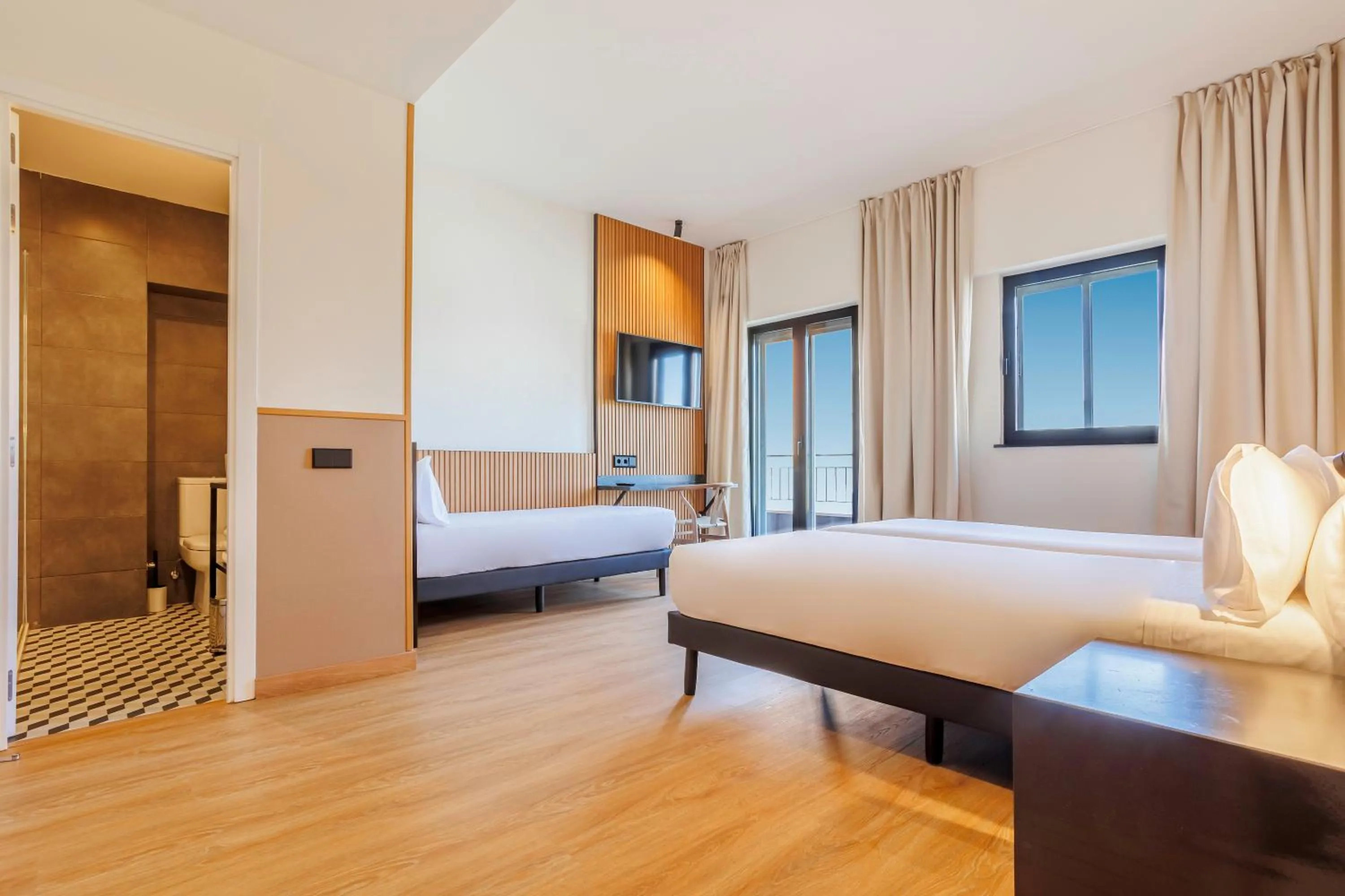 Bedroom, Bed in Hotel Acta Madfor