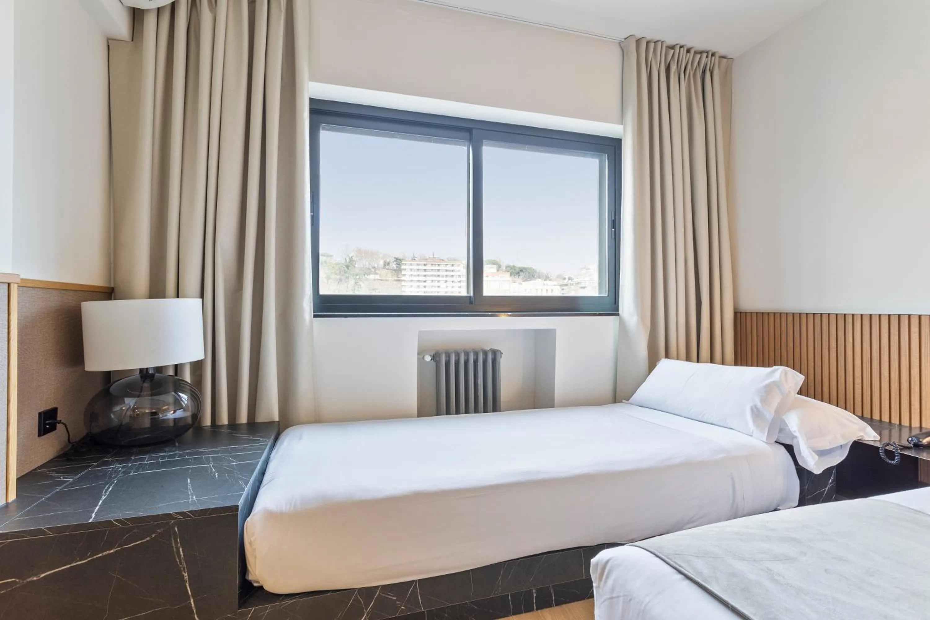 Bedroom, Bed in Hotel Acta Madfor