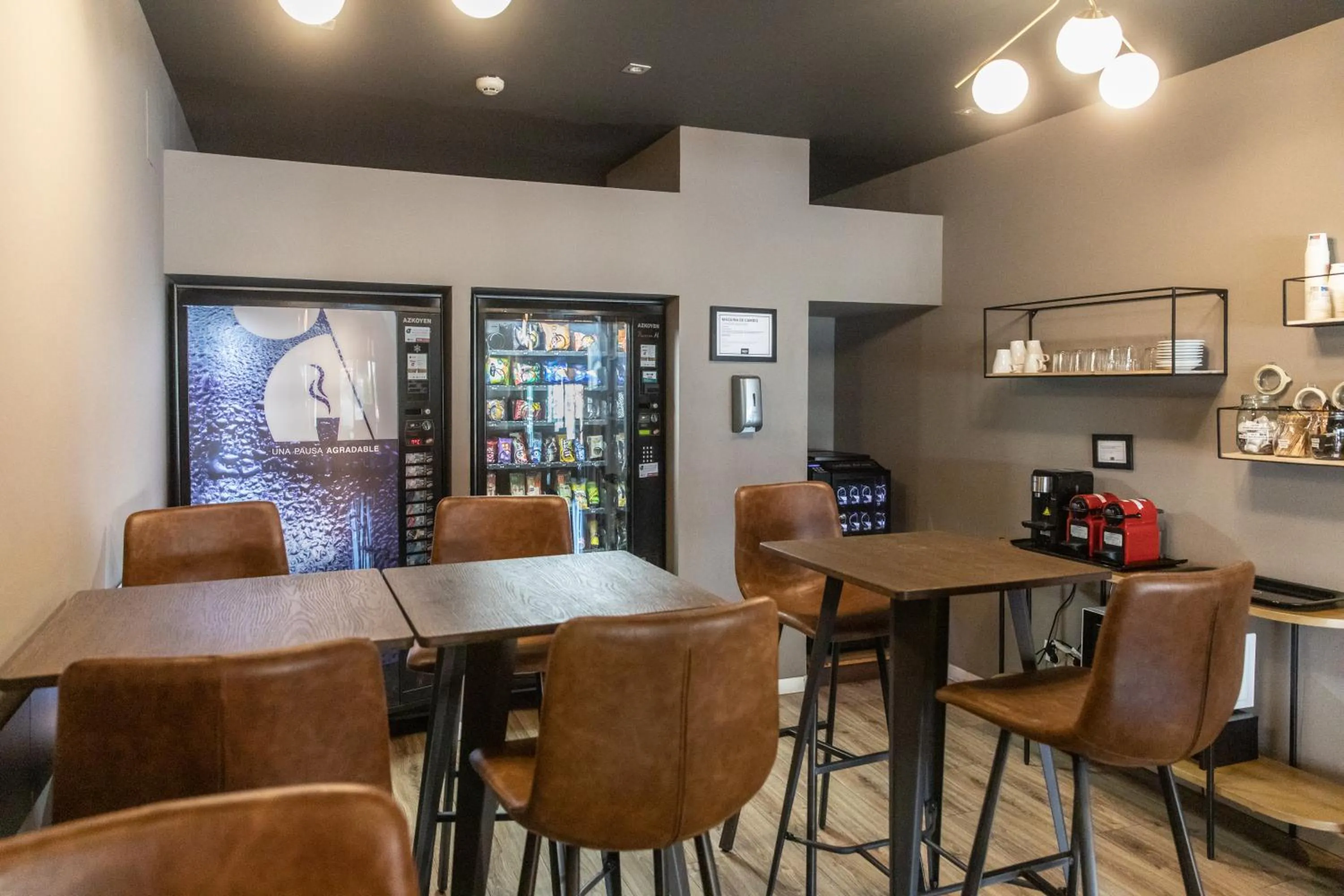 Food and drinks in Hotel Acta Madfor