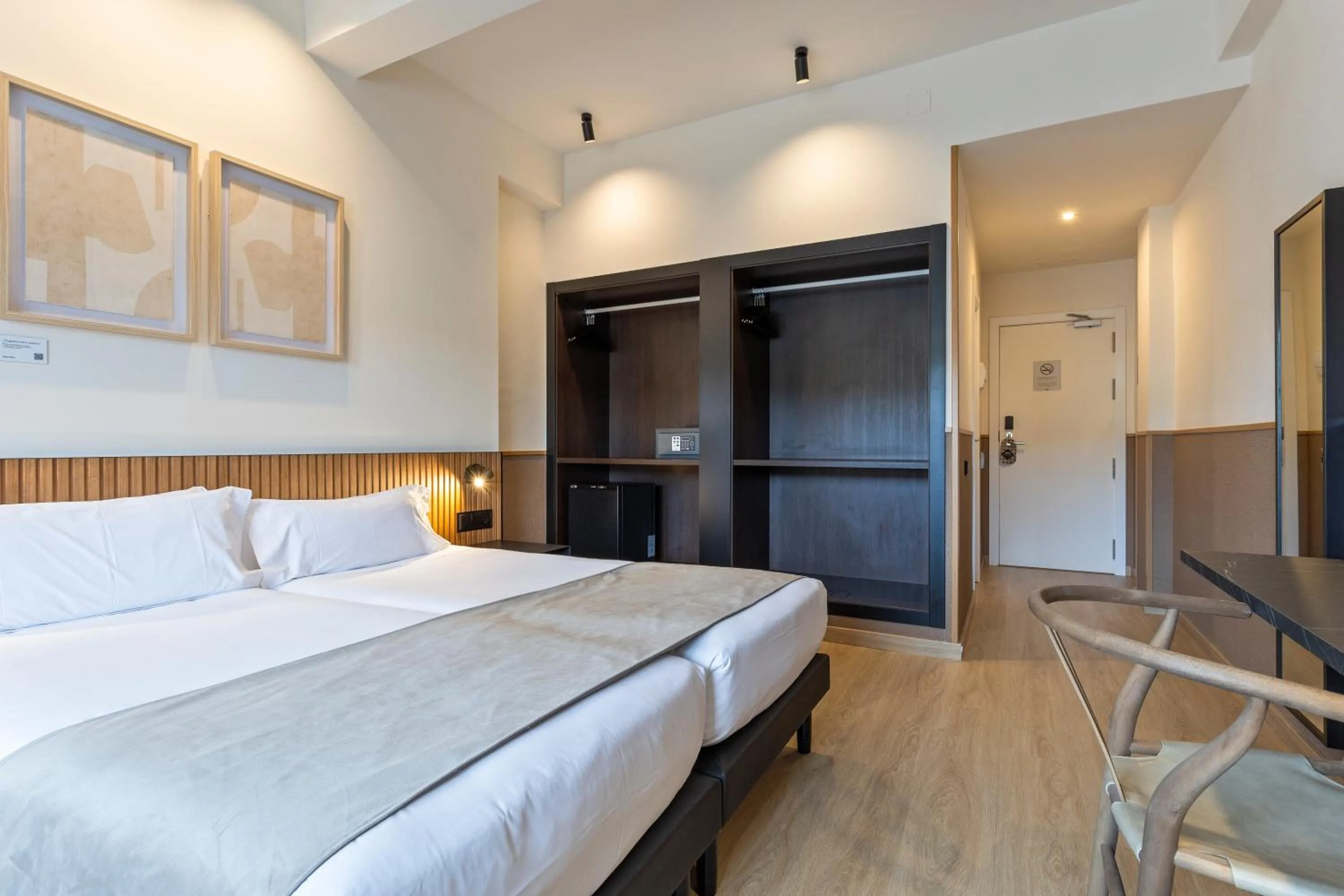 Bedroom, Bed in Hotel Acta Madfor