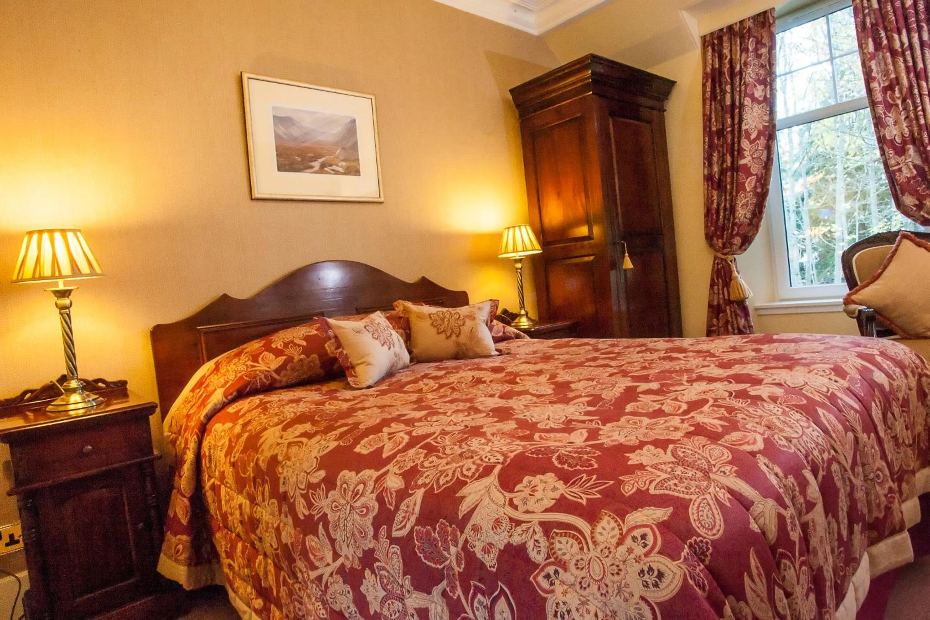 Bedroom, Bed in Tigh na Sgiath Country House Hotel