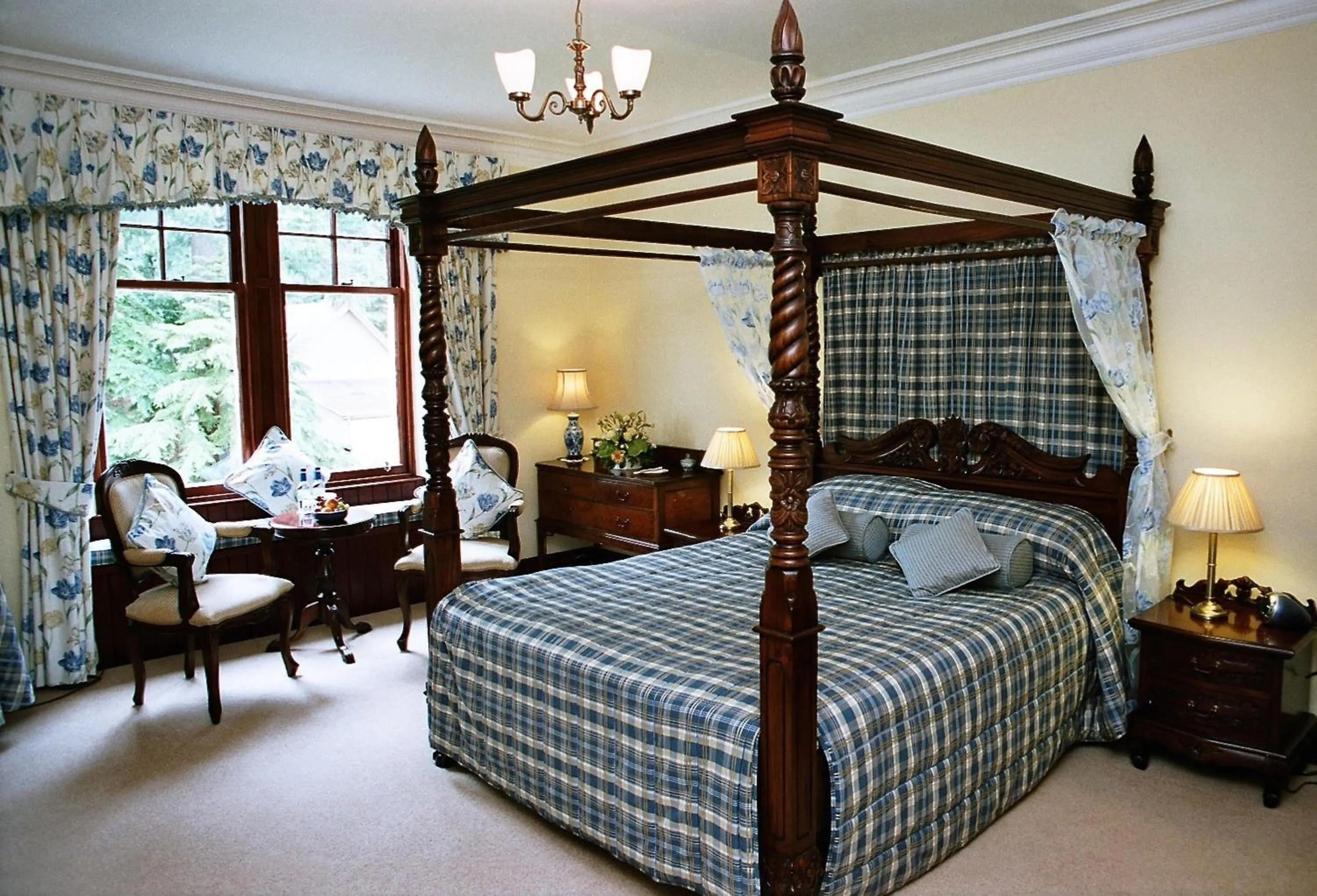 Bedroom, Bed in Tigh na Sgiath Country House Hotel