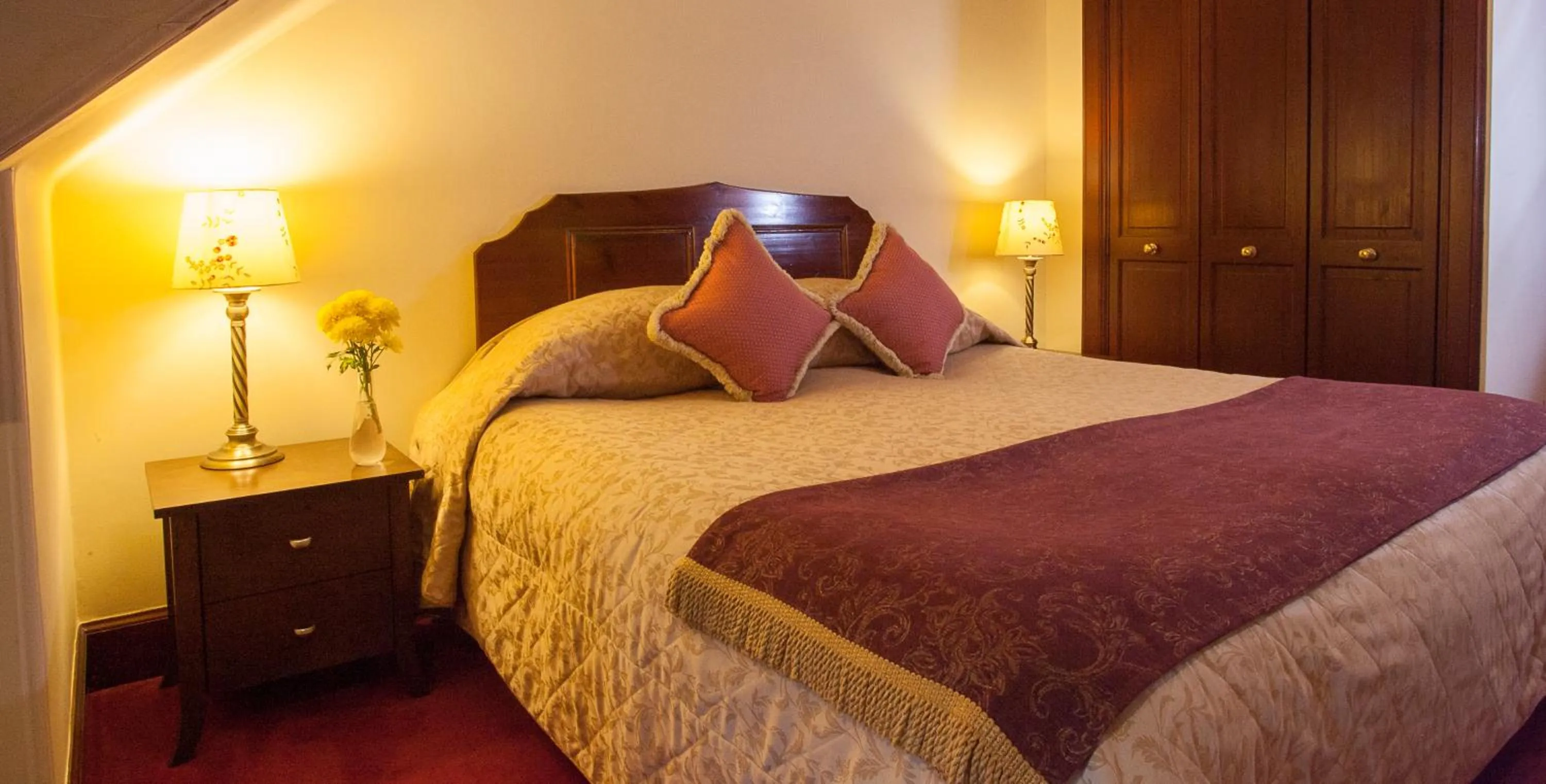 Coffee/tea facilities, Bed in Tigh na Sgiath Country House Hotel