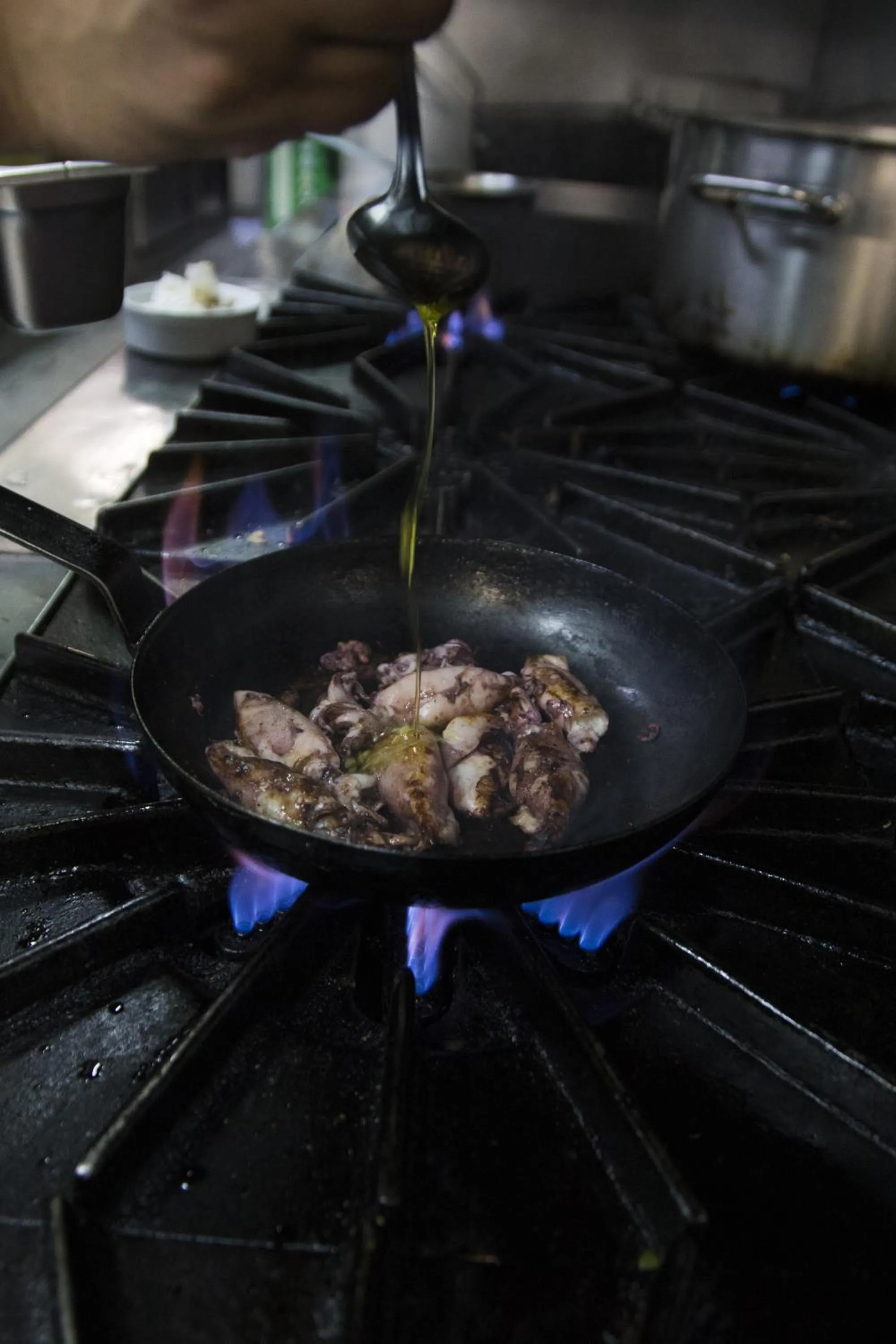 Food and drinks in Loft Osteria by Sagardi