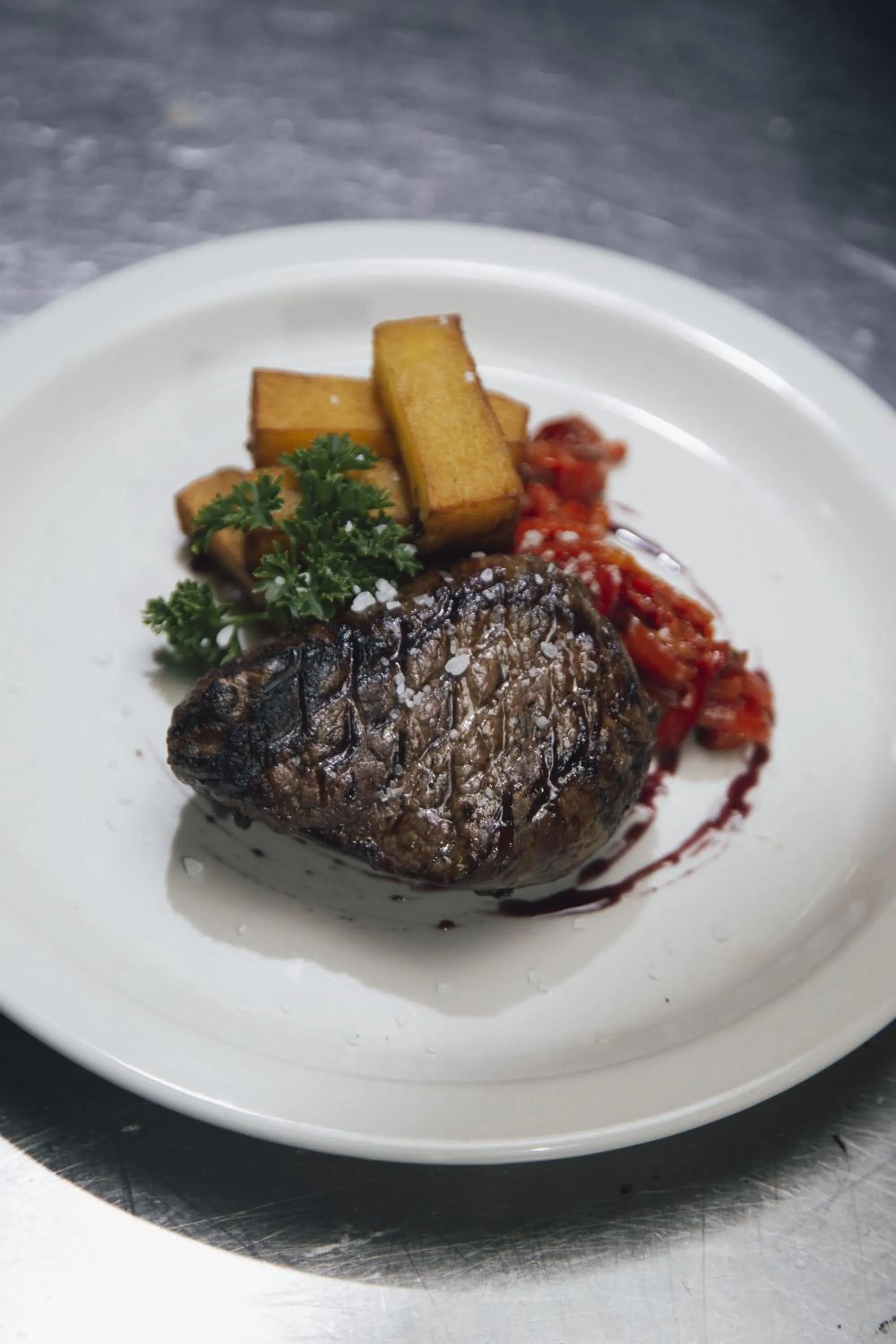 Food and drinks in Loft Osteria by Sagardi