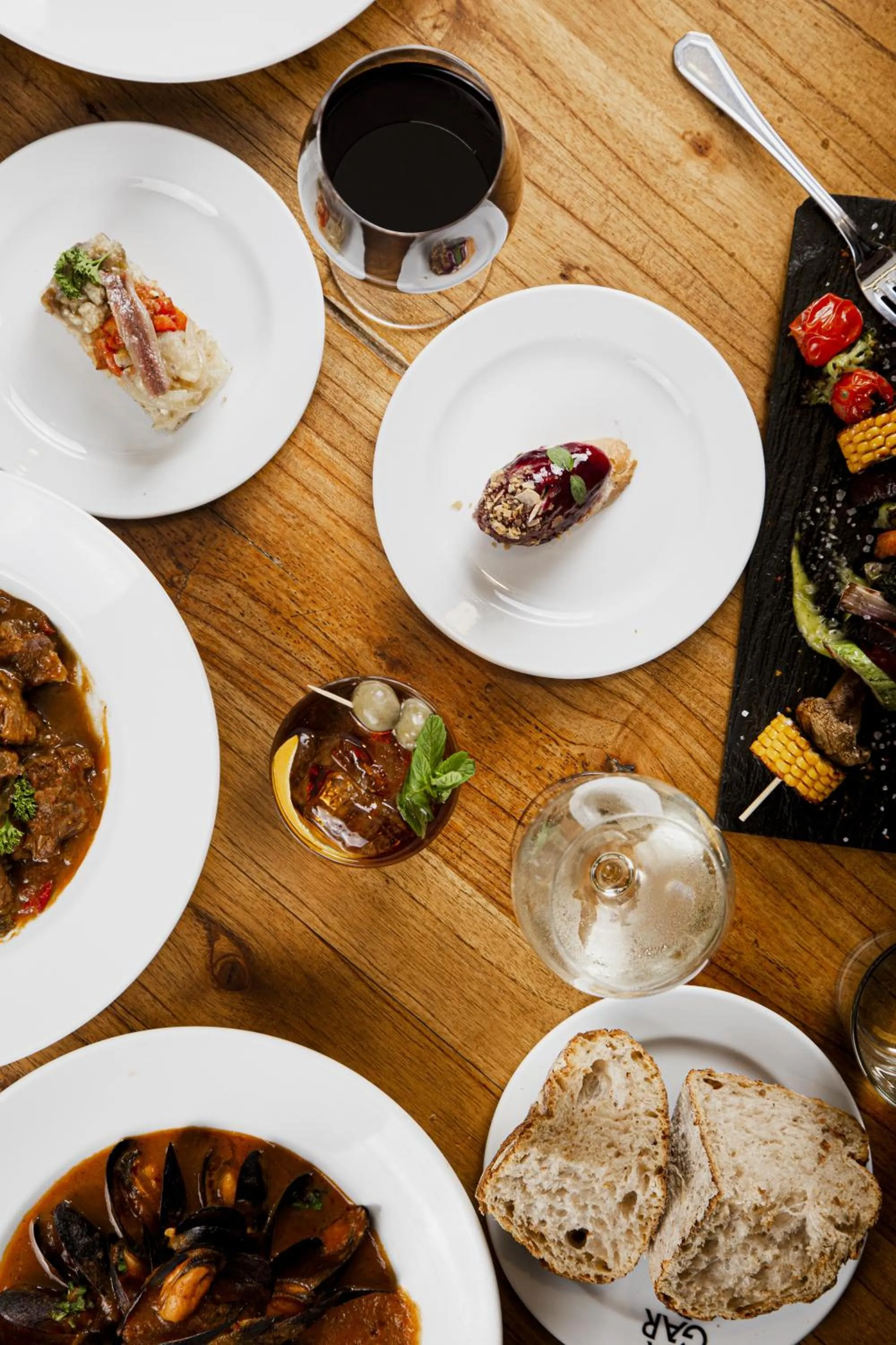 Food and drinks in Loft Osteria by Sagardi