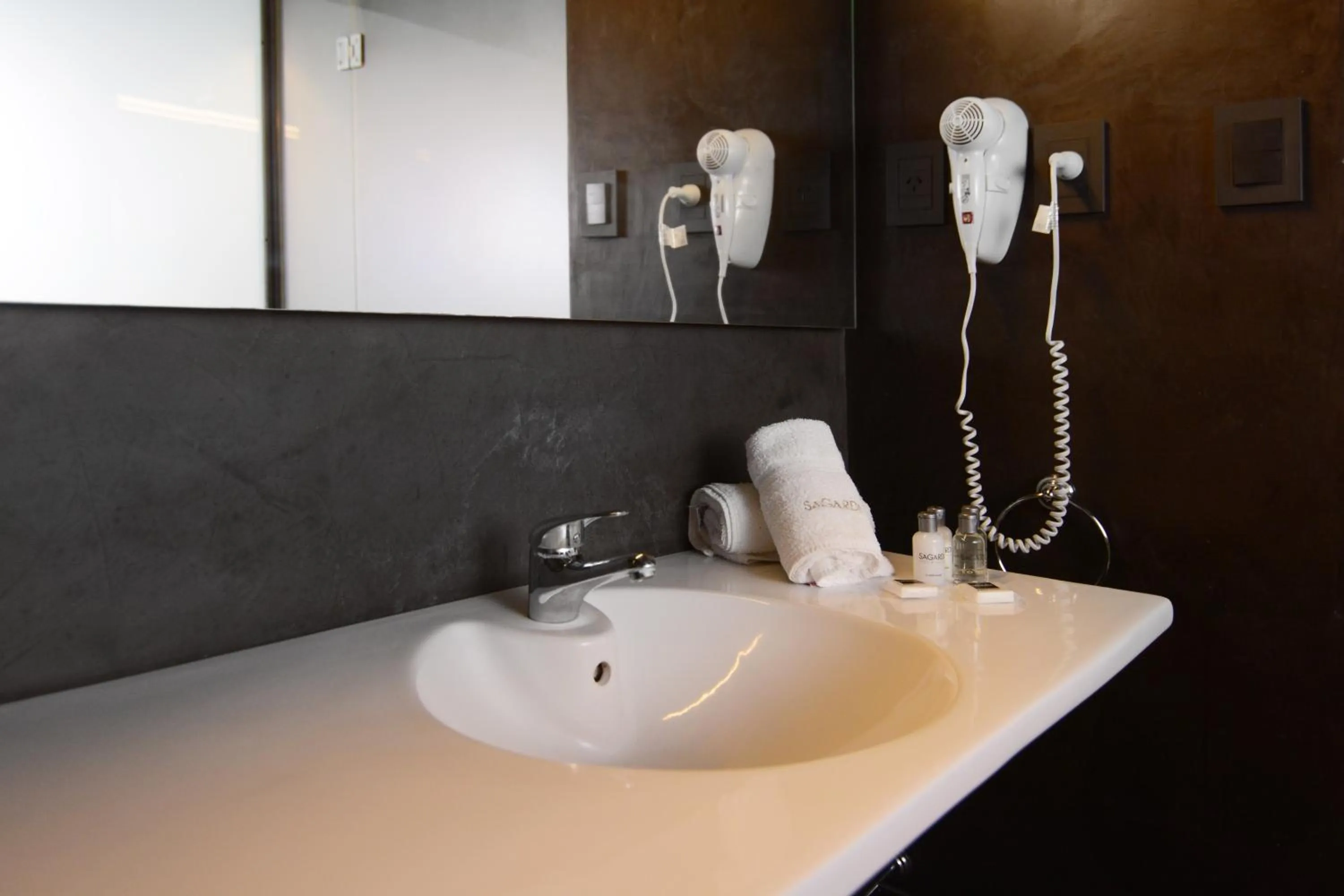 Bathroom in Loft Osteria by Sagardi