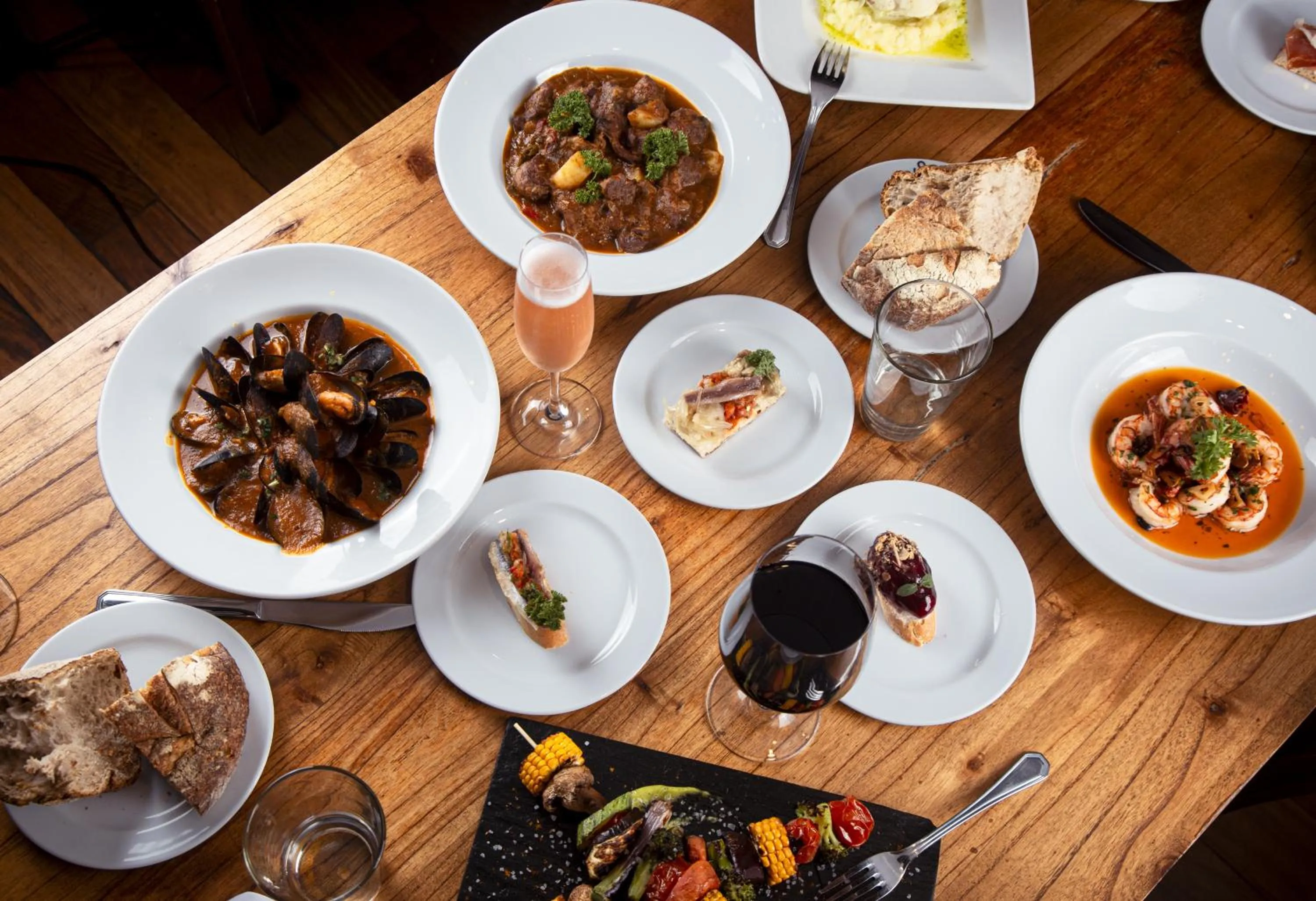 Food and drinks in Loft Osteria by Sagardi