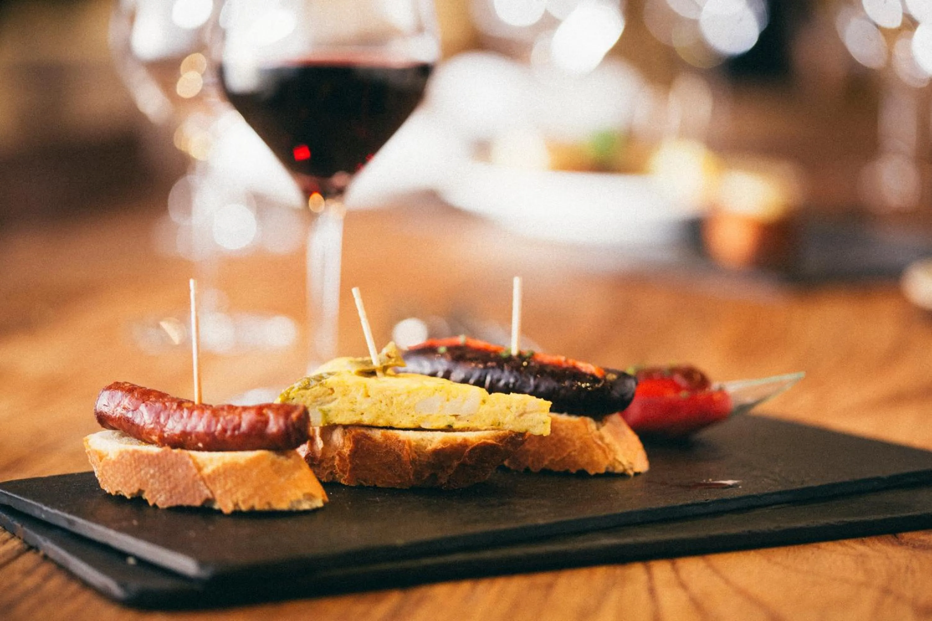 Food and drinks in Loft Osteria by Sagardi