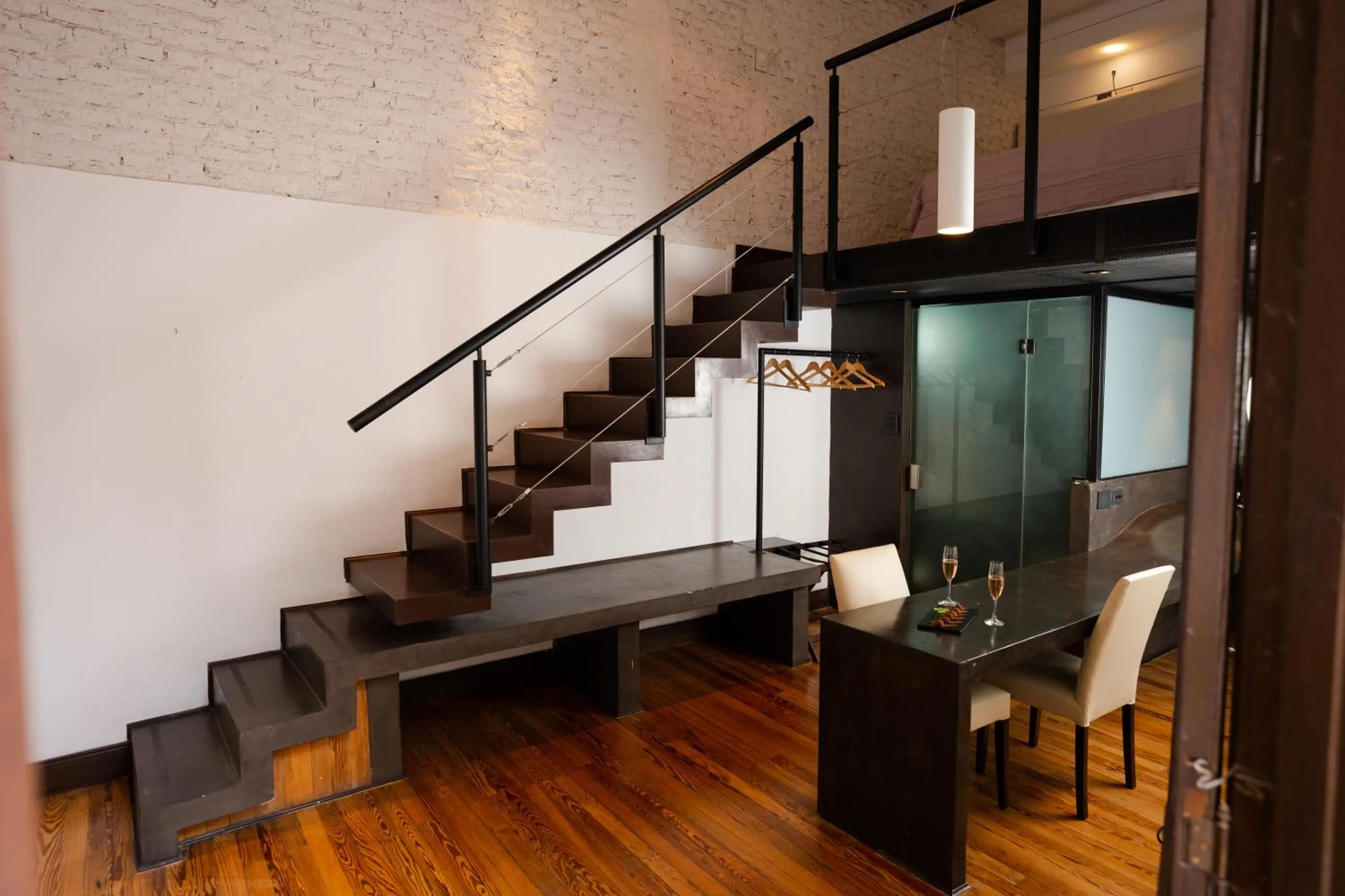 Photo of the whole room in Loft Osteria by Sagardi