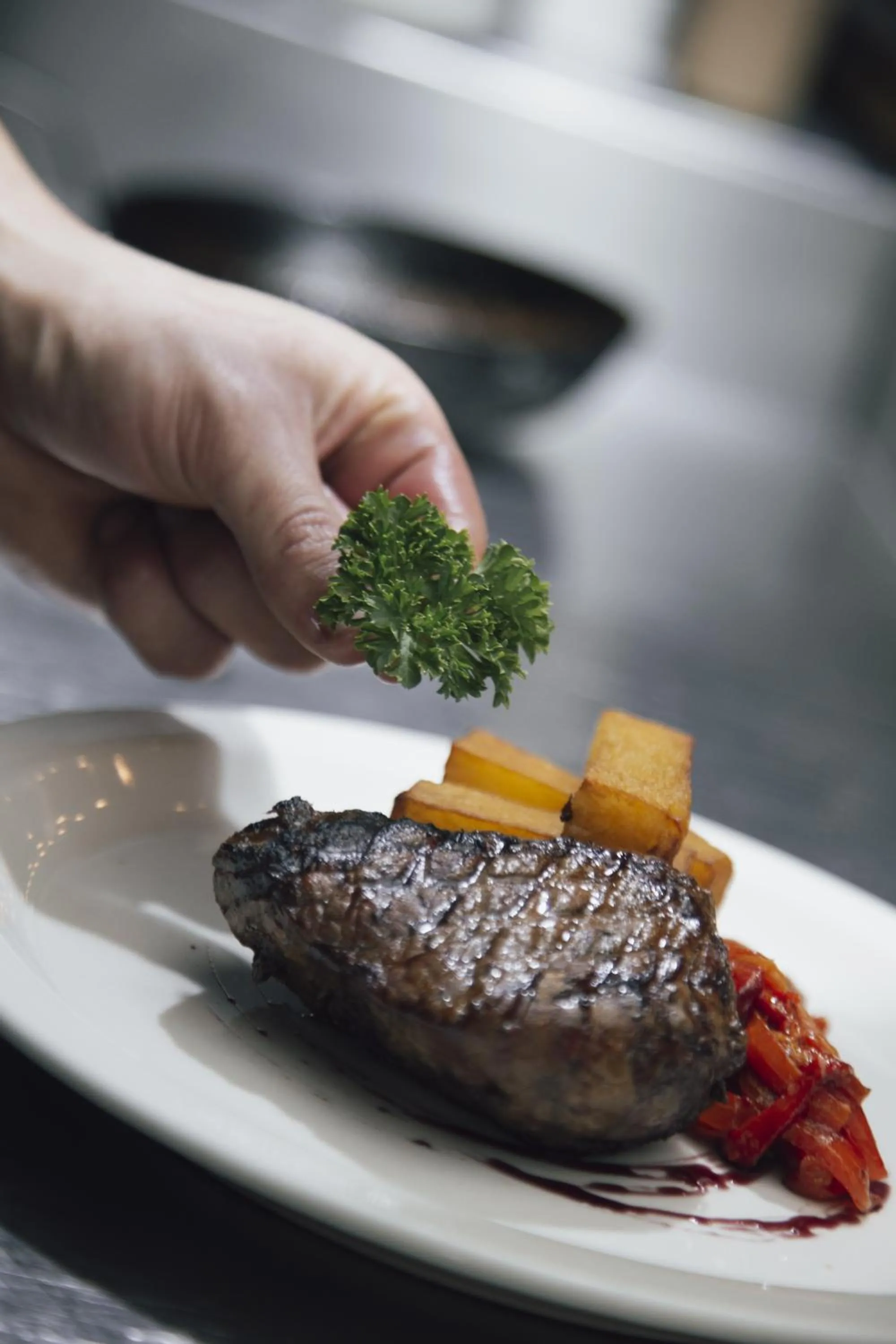 Food and drinks in Loft Osteria by Sagardi