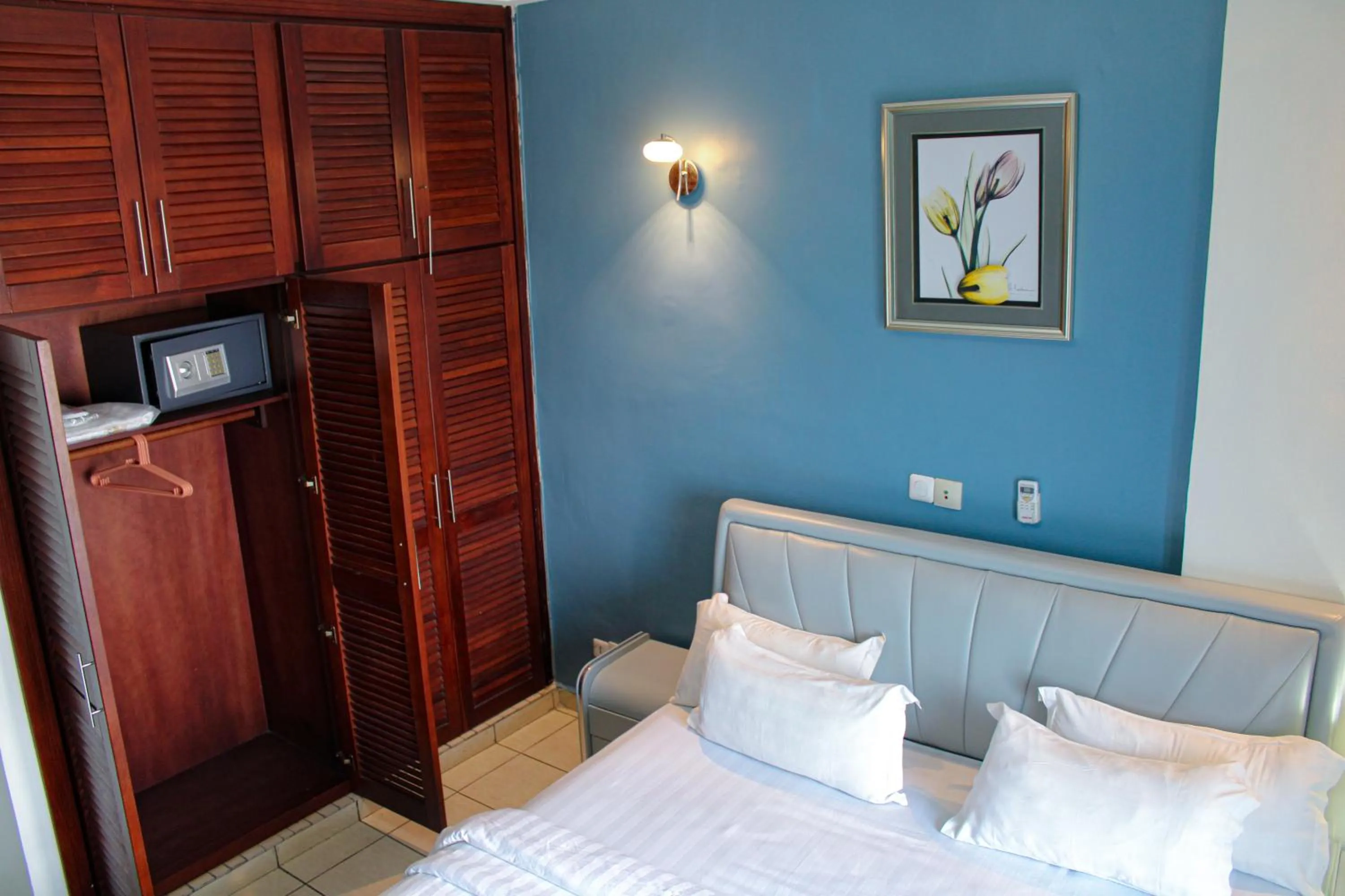 Bed in Residence Le Carat Bonapriso