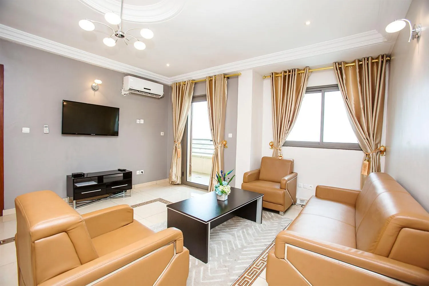 TV and multimedia in Residence Le Carat Bonapriso