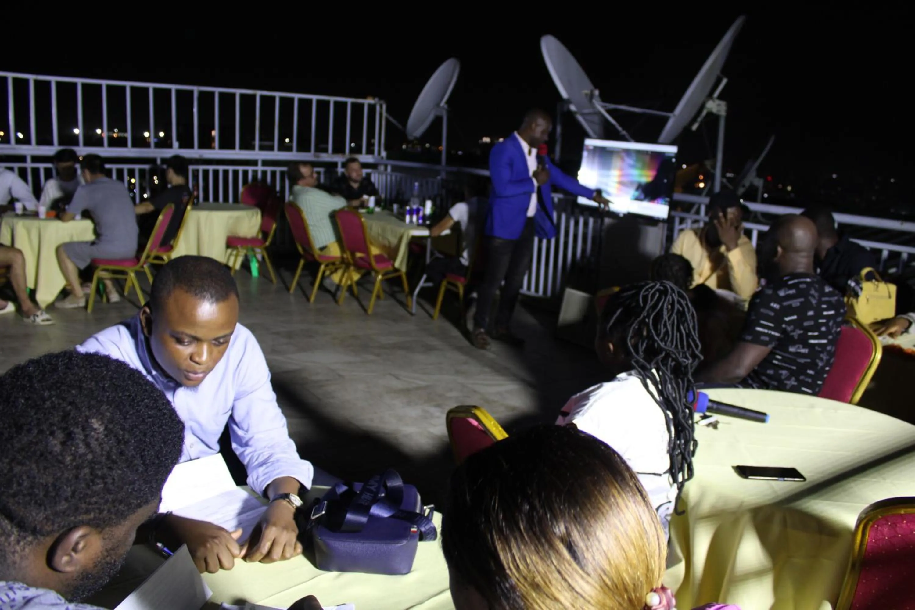 Karaoke in Residence Le Carat Bonapriso