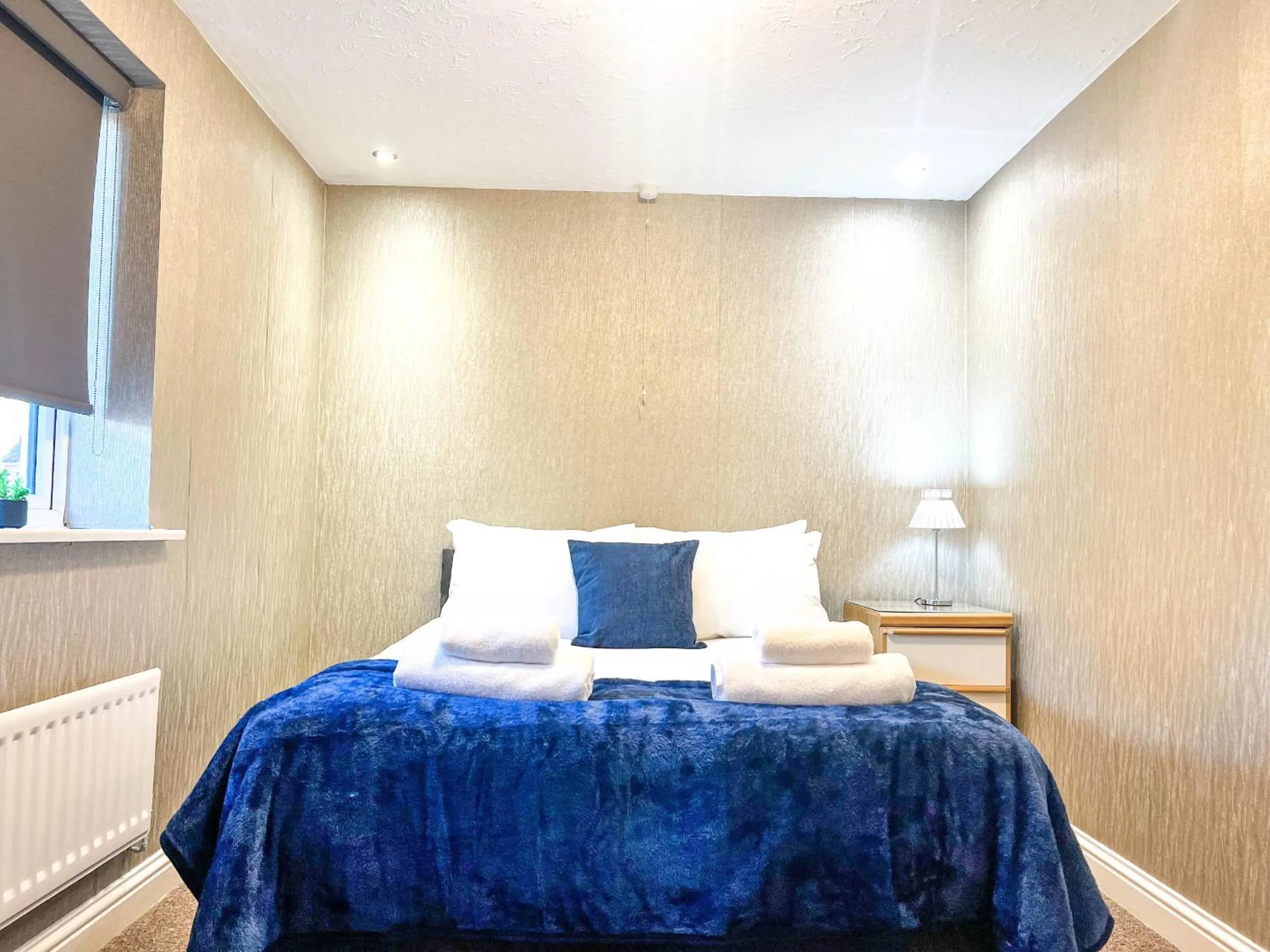 Bedroom, Bed in Taylor Close