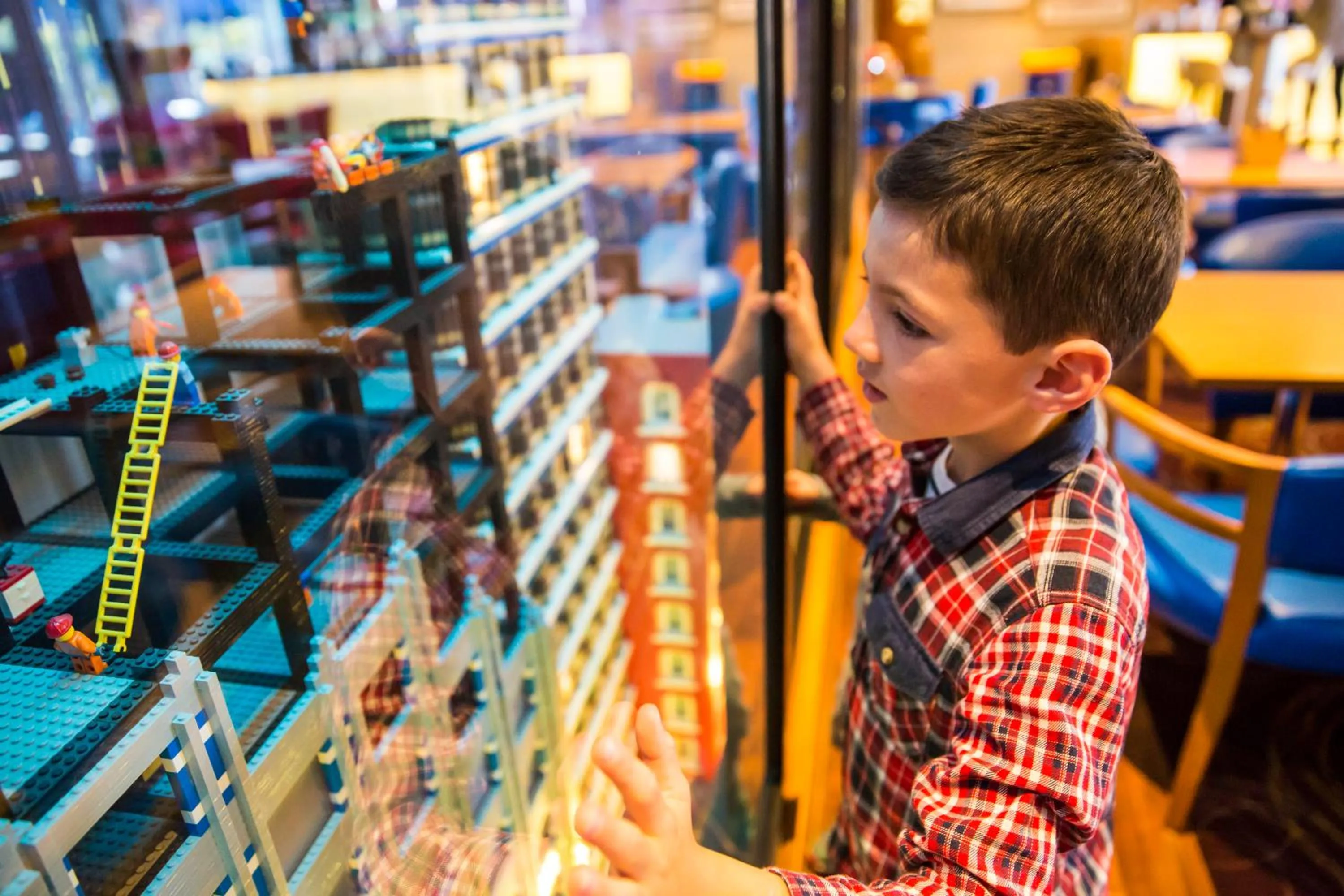 Lounge or bar in LEGOLAND(R) Windsor Resort