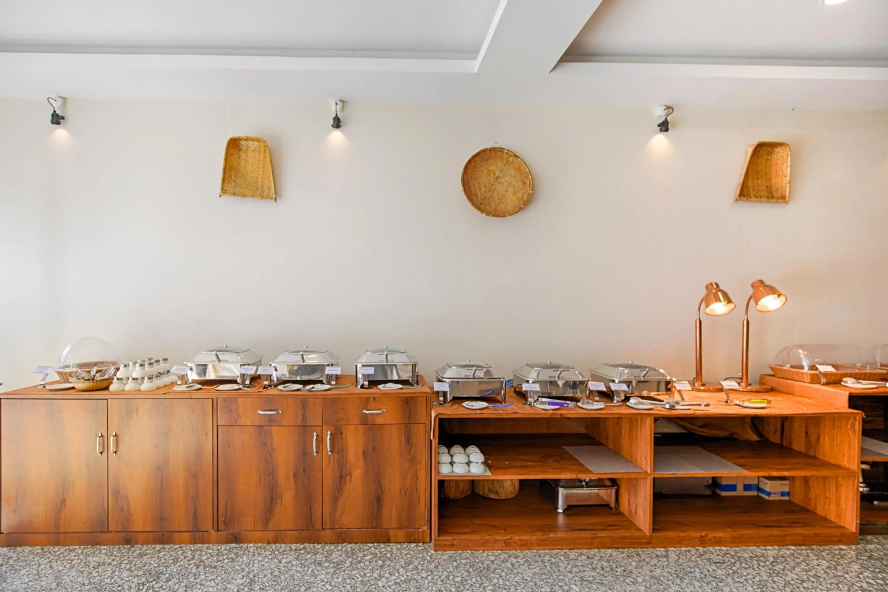 Dining area in La Nicholas Lake View by Summit Hotels