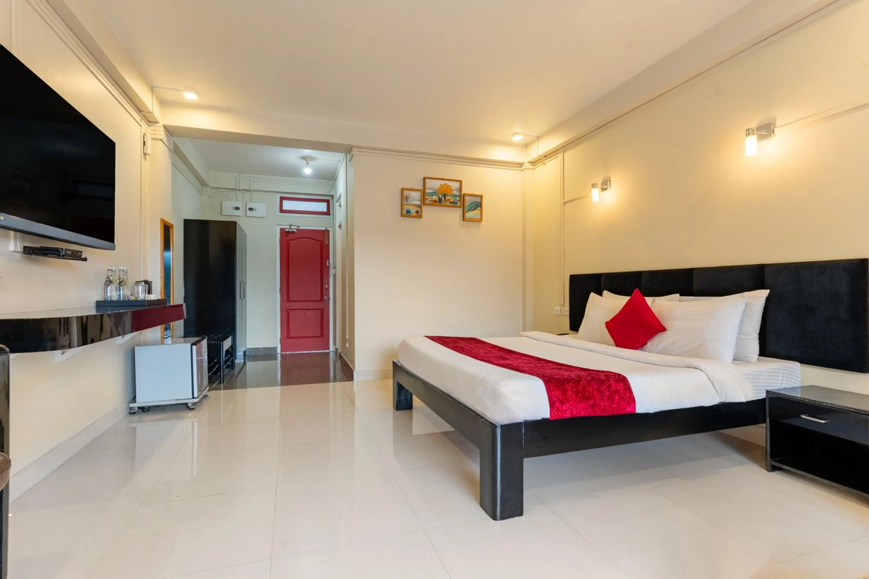 Bed in La Nicholas Lake View by Summit Hotels