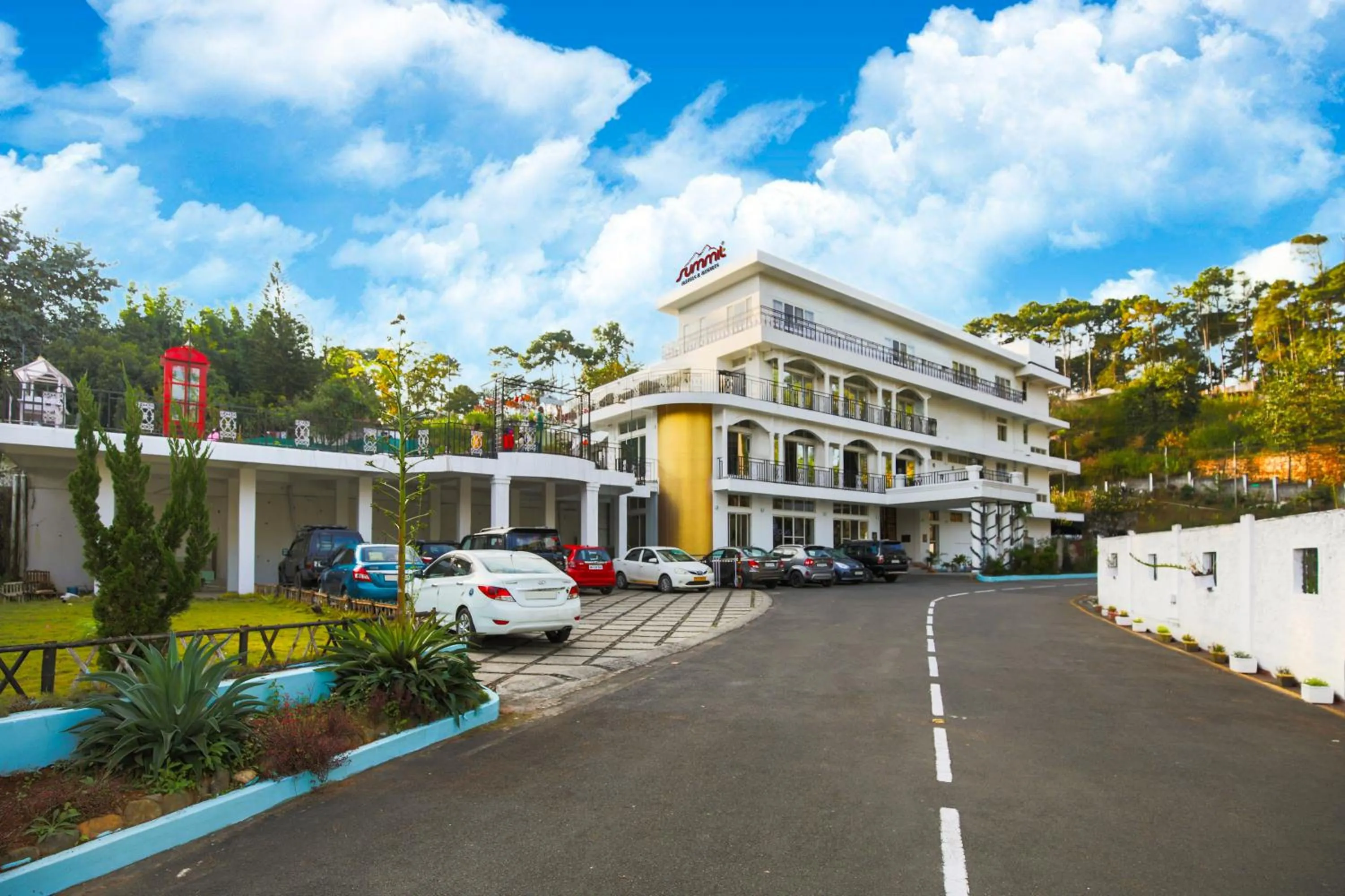 Property building in La Nicholas Lake View by Summit Hotels