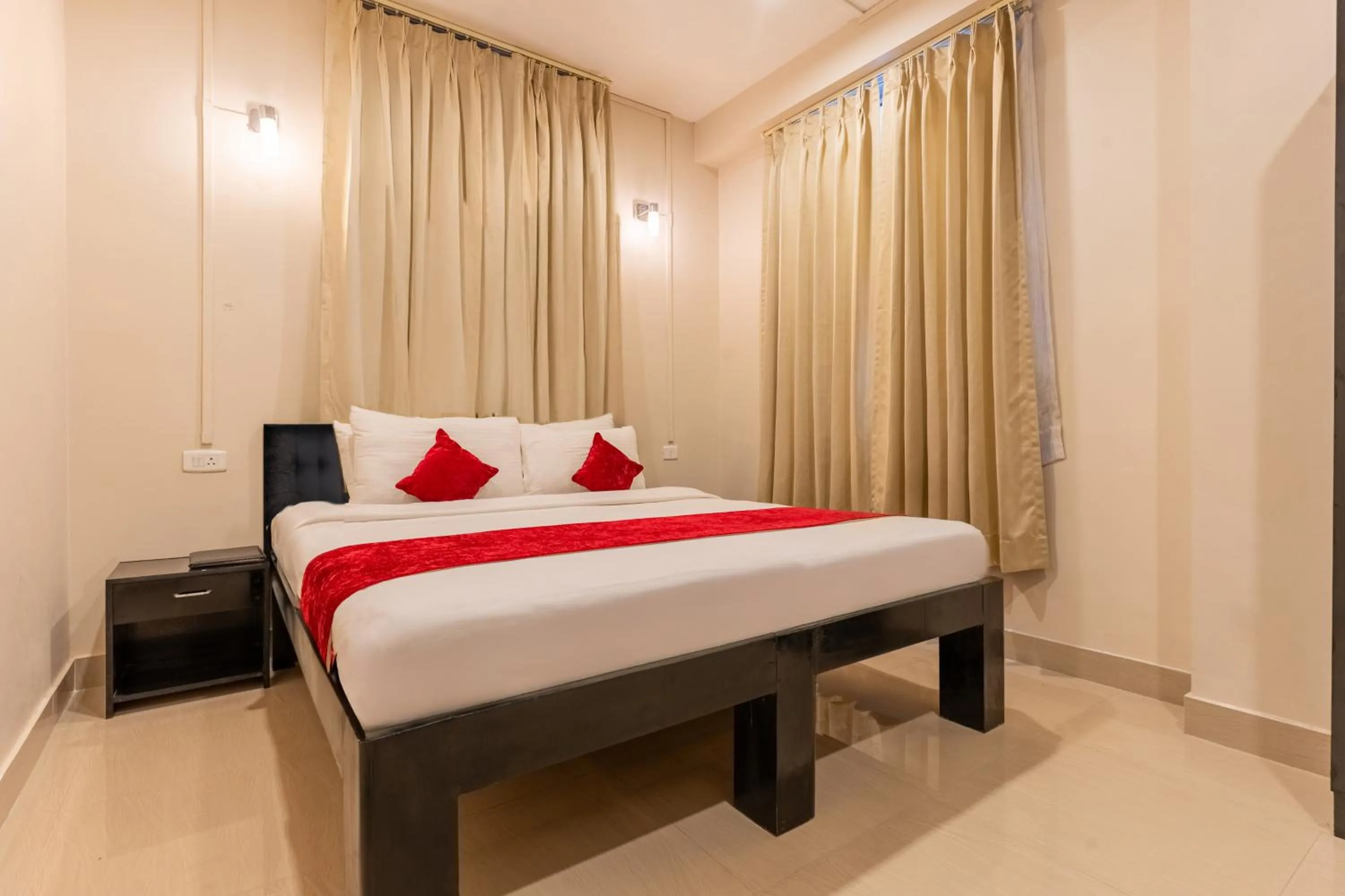 Bed in La Nicholas Lake View by Summit Hotels