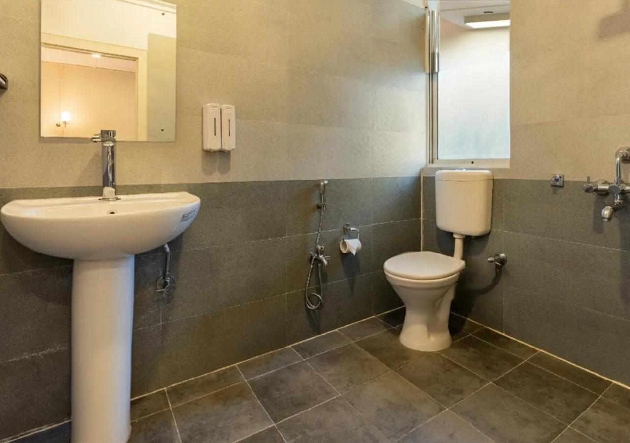 Shower in La Nicholas Lake View by Summit Hotels