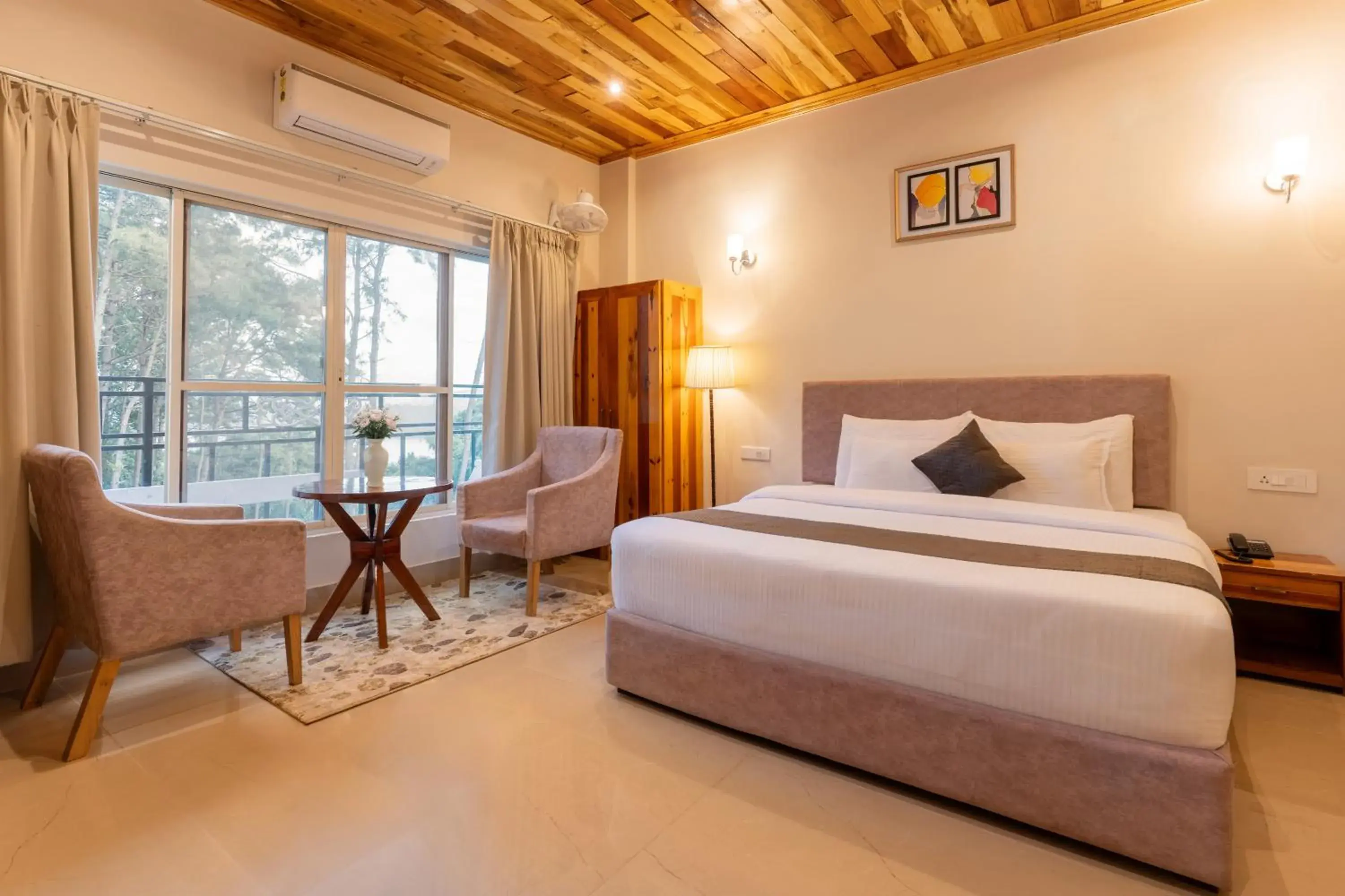 Deluxe Room with Lake View with Bathtub in La Nicholas Lake View by Summit Hotels Deluxe Room with Lake View with Bathtub in La Nicholas Lake View by Summit Hotels