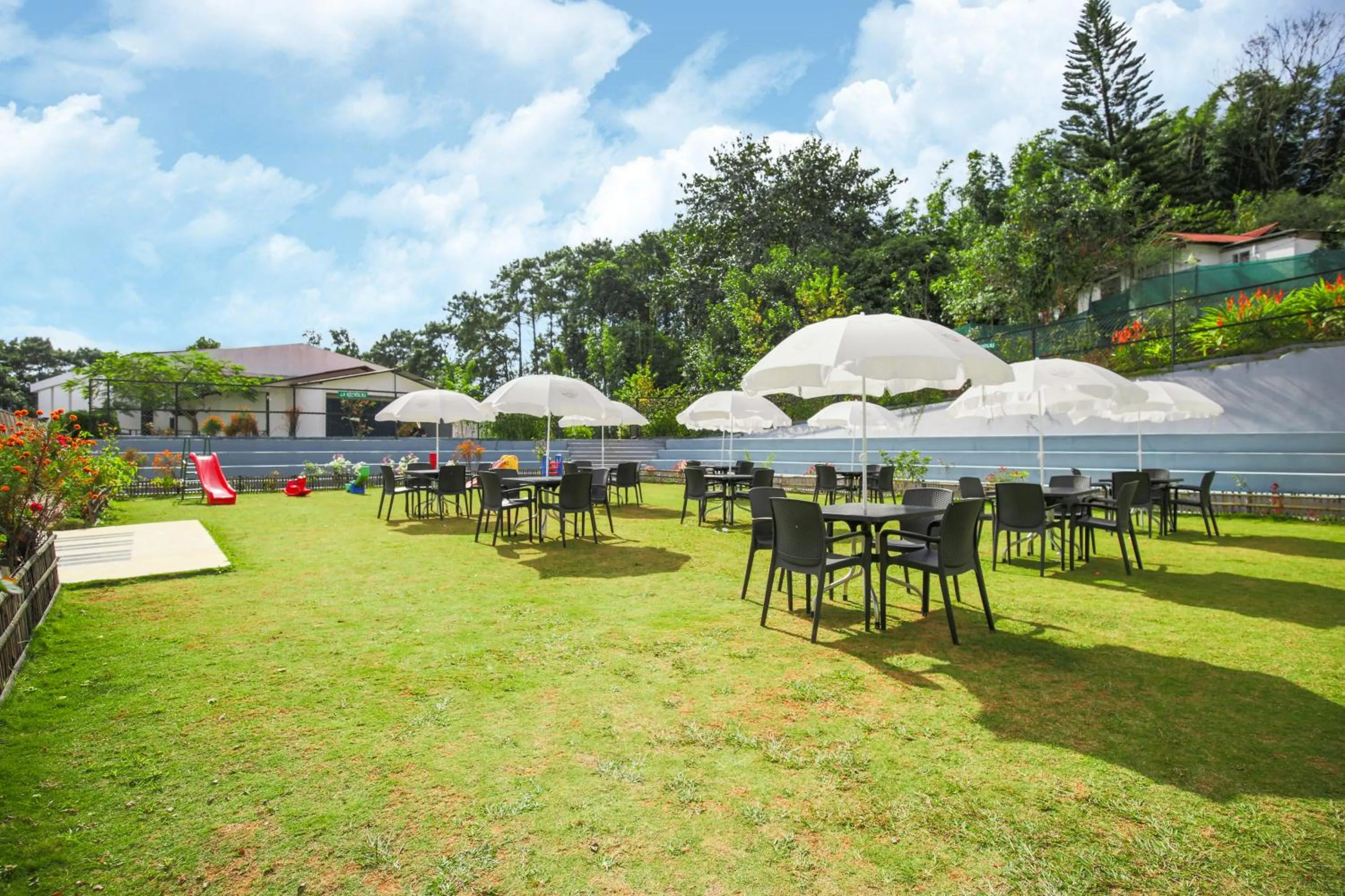 Children play ground in La Nicholas Lake View by Summit Hotels