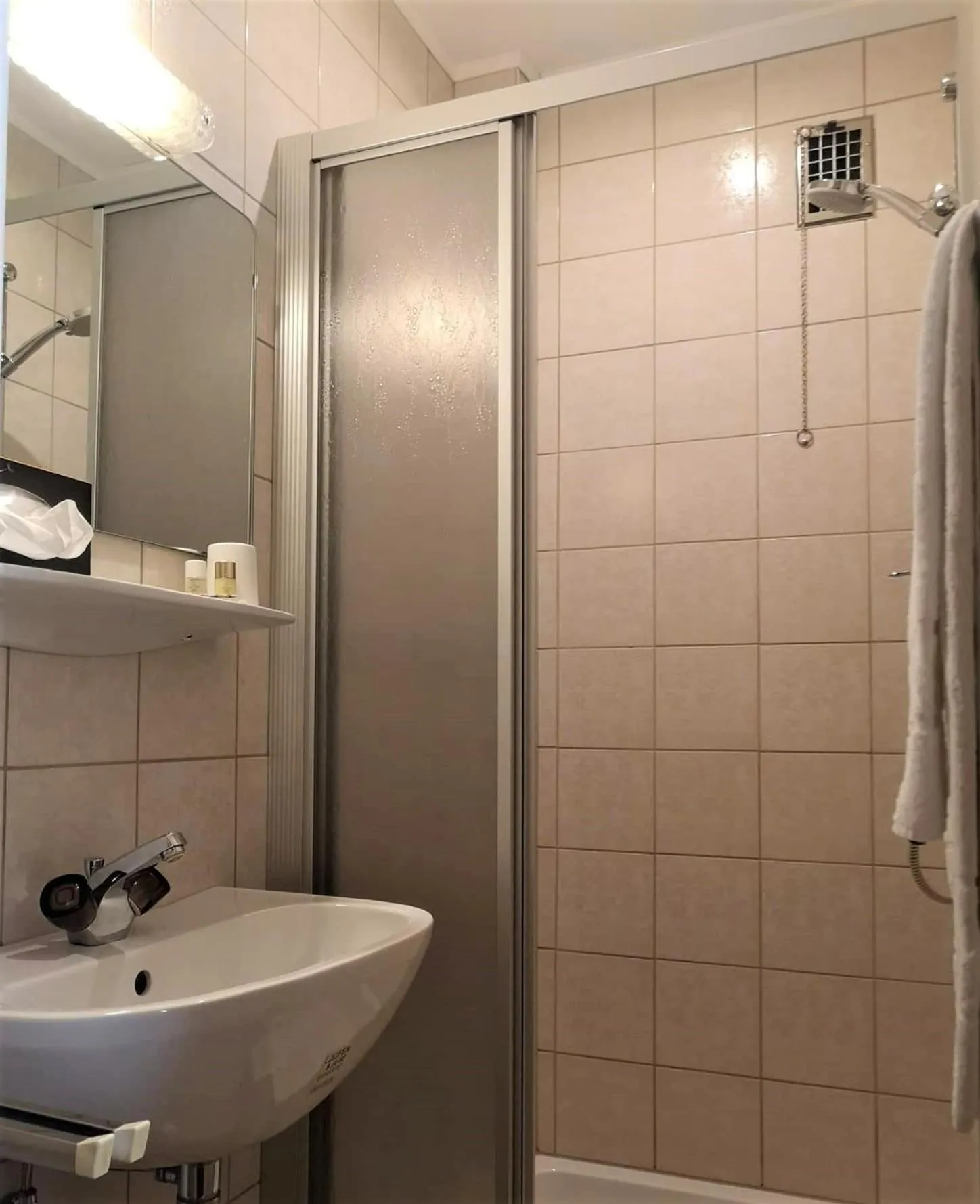 Shower in Hotel Rupertihaus