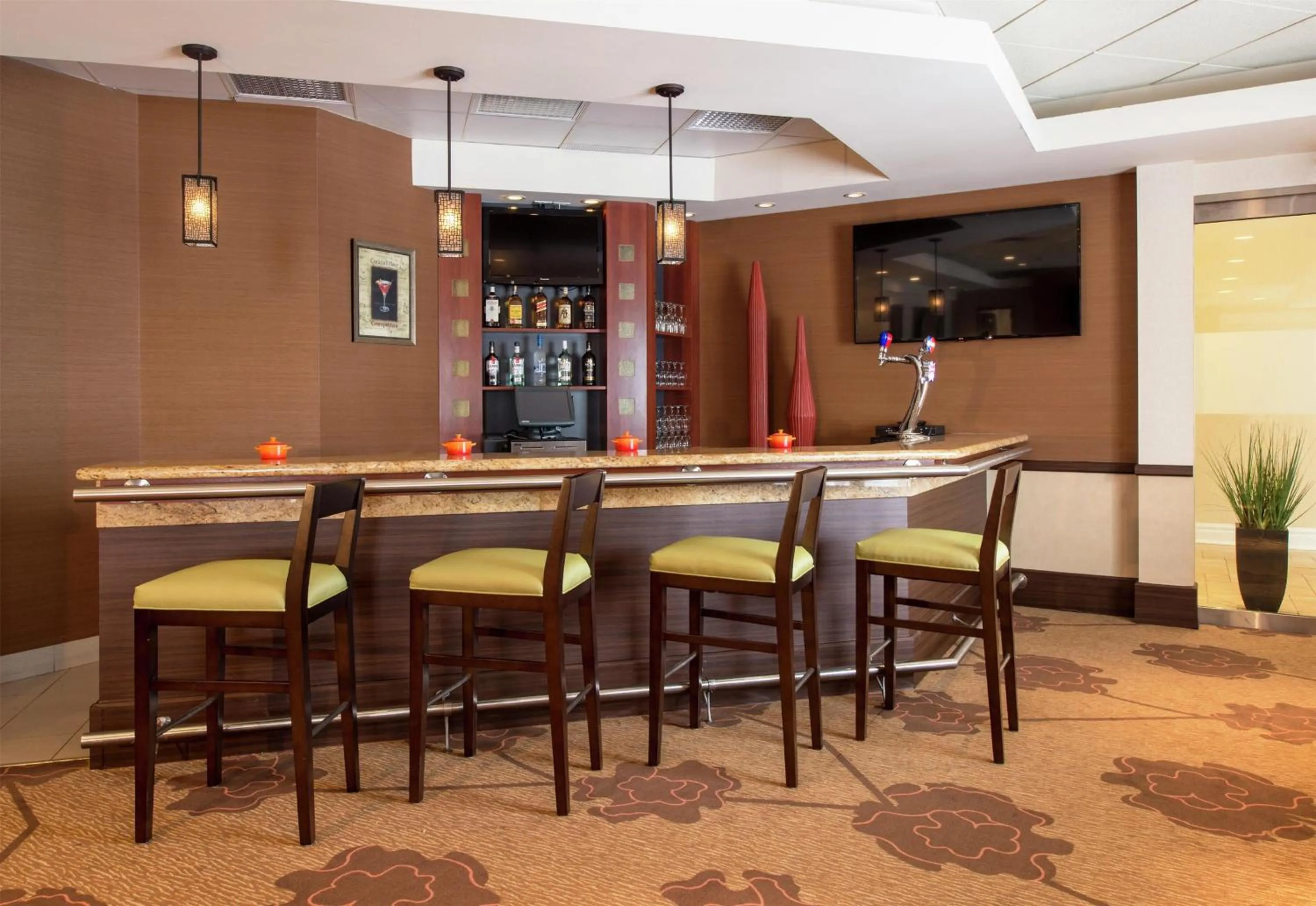 Lounge or bar in Hilton Garden Inn West Edmonton